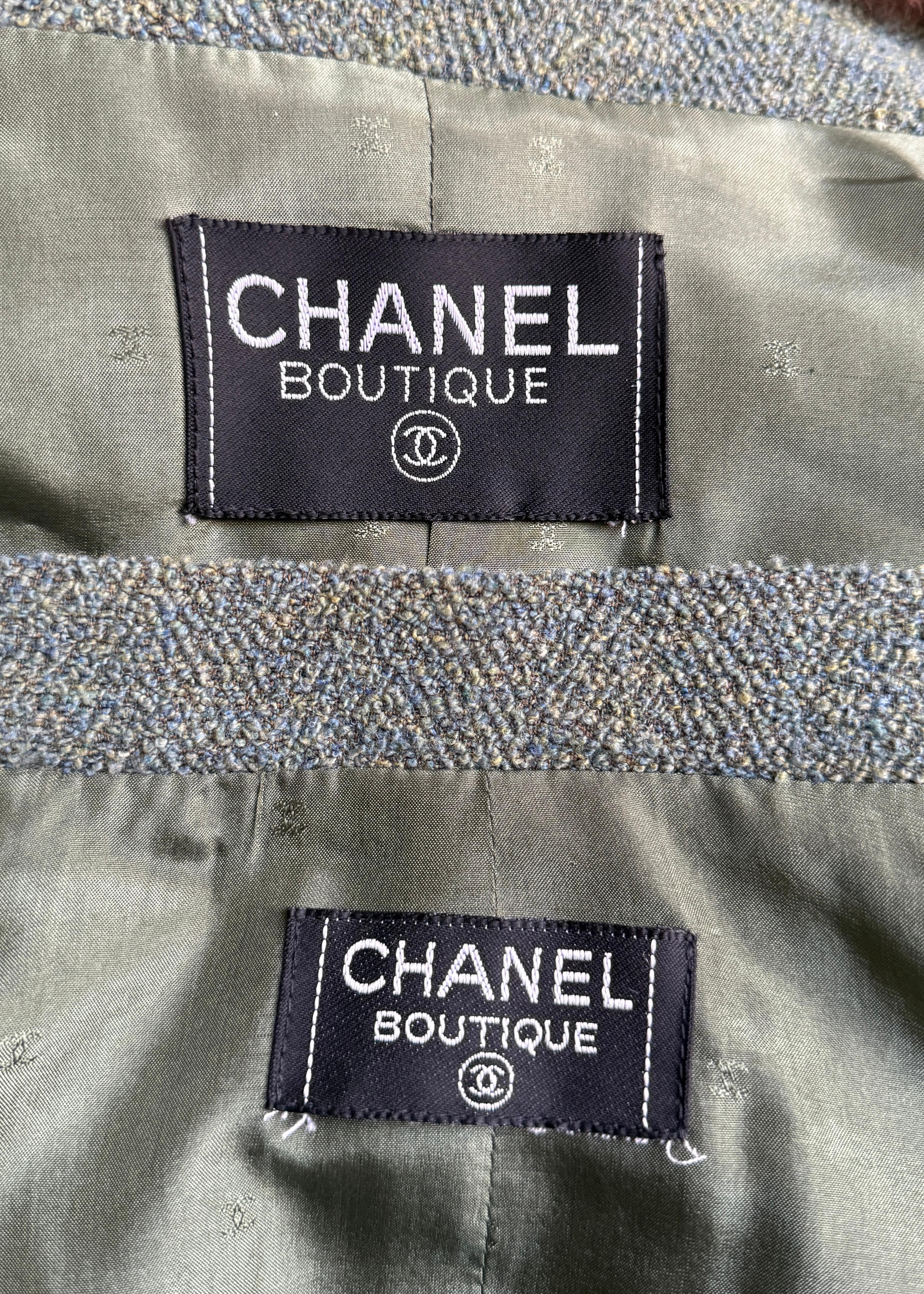 Chanel Fall 1989 Runway Green Boucle Fur Pom Trim Jacket & Skirt Suit Set For Sale 5