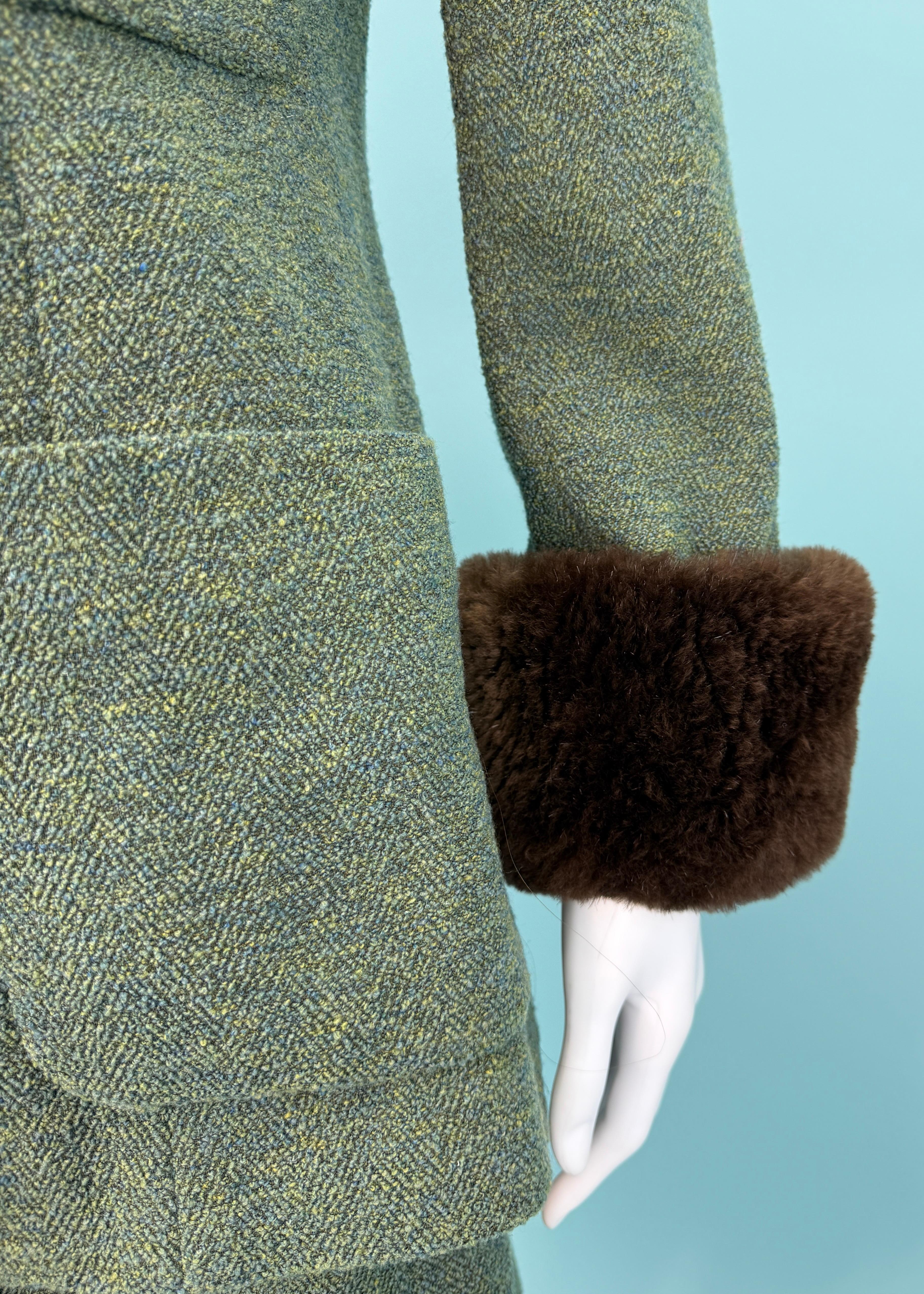 Women's Chanel Fall 1989 Runway Green Boucle Fur Pom Trim Jacket & Skirt Suit Set For Sale