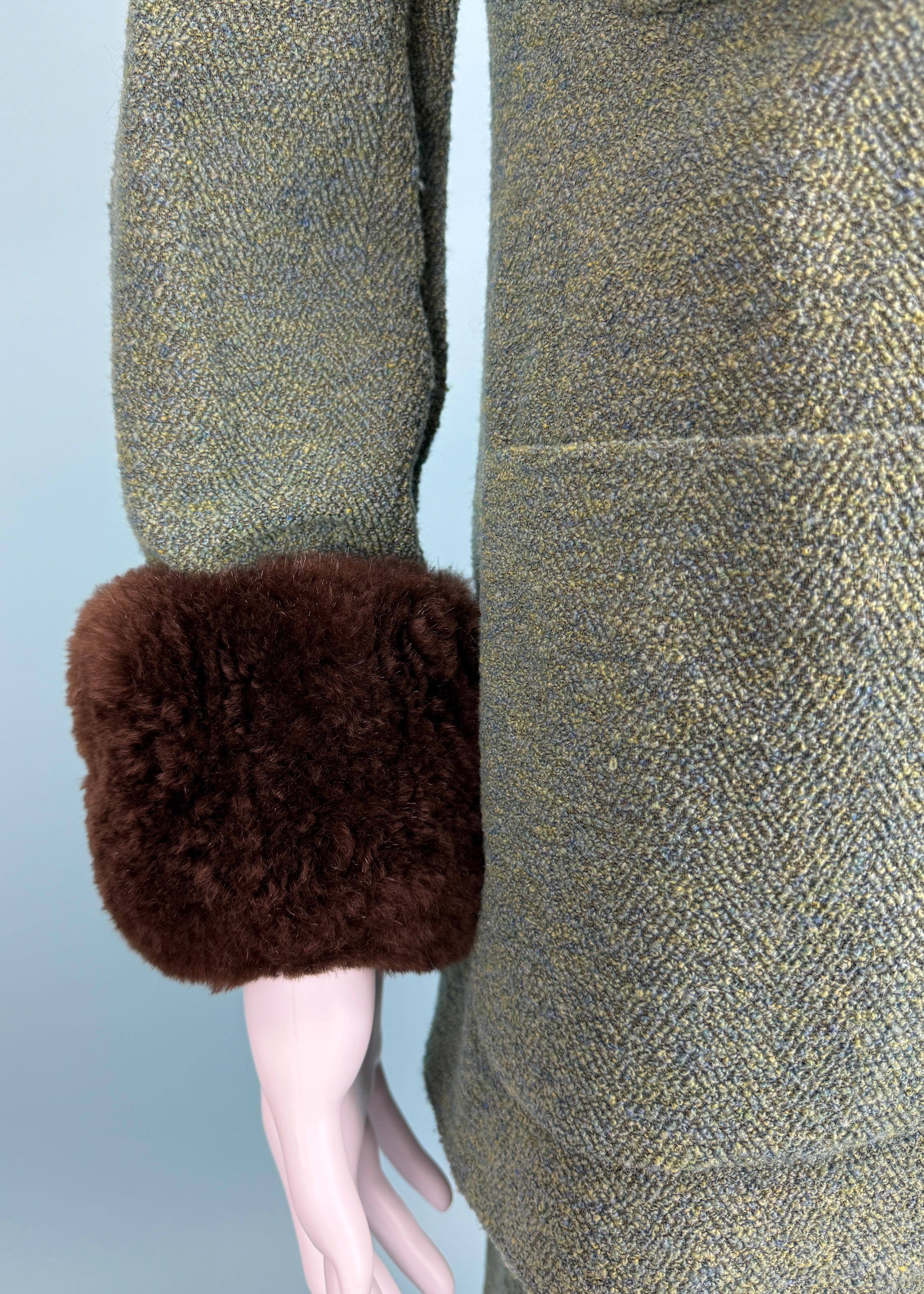Chanel Fall 1989 Runway Green Boucle Fur Pom Trim Jacket & Skirt Suit Set For Sale 1