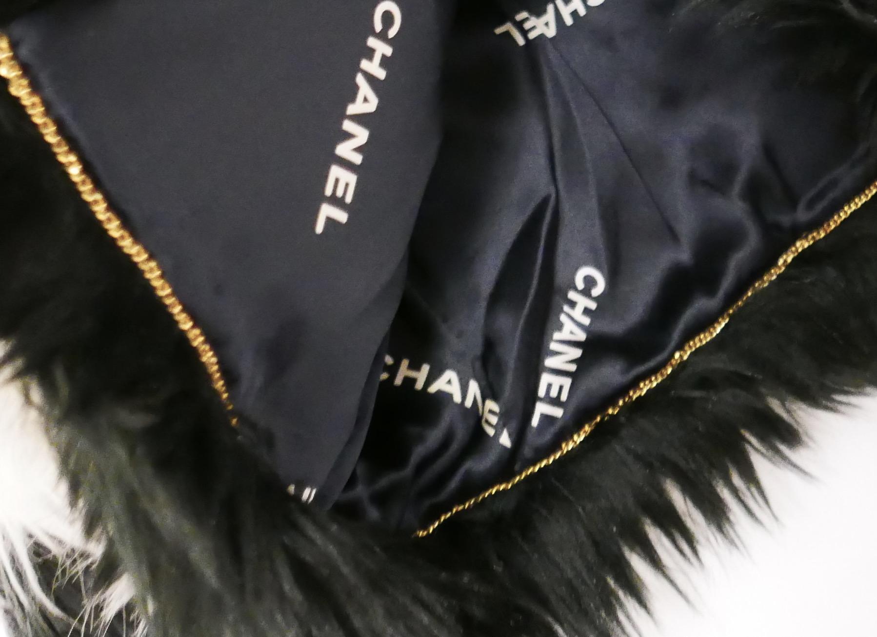 Chanel Automne 1994 Manteau en fausse fourrure noir et blanc Pour femmes en vente