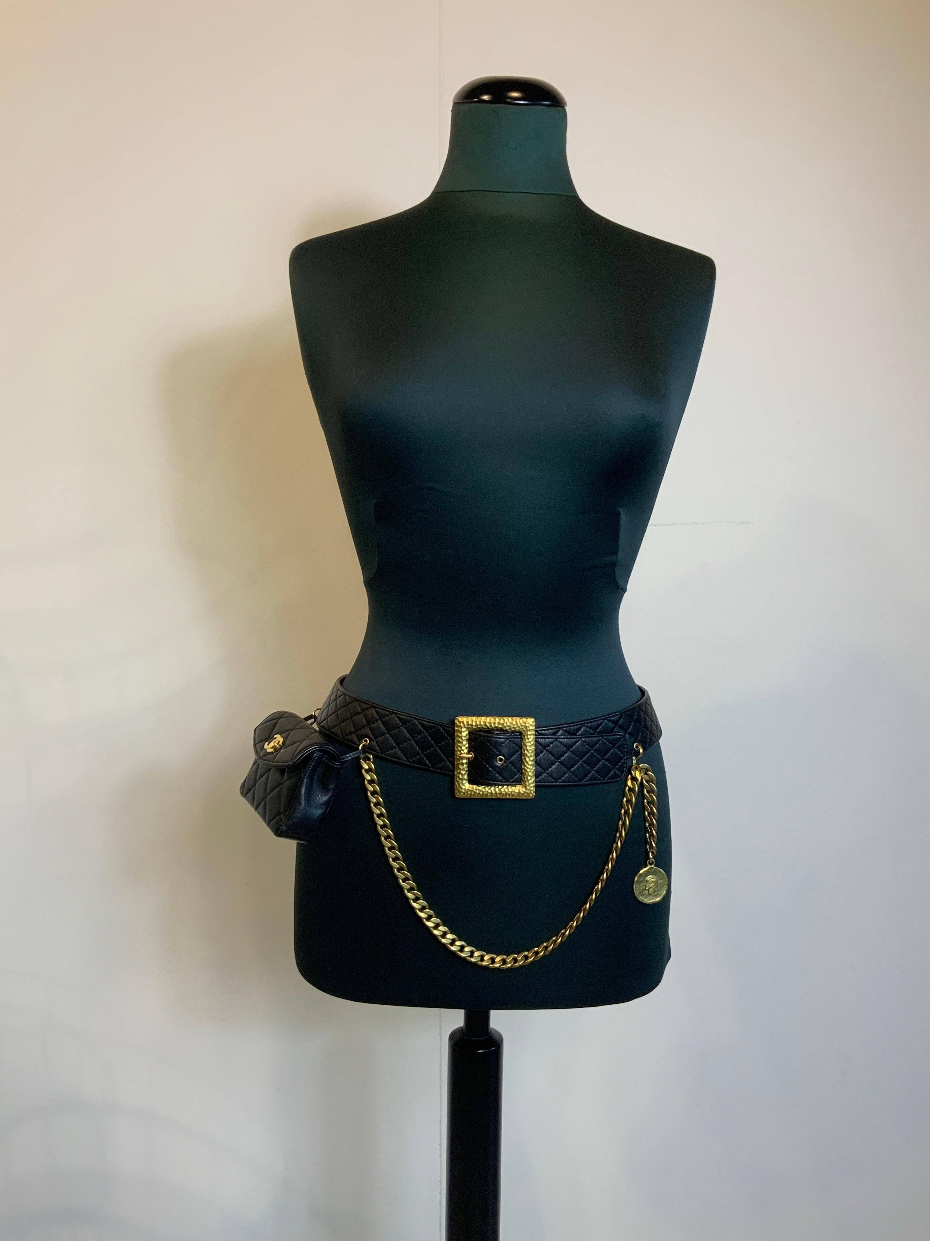 Chanel Otoño 1994 Piel acolchada Cinturón Negro en venta