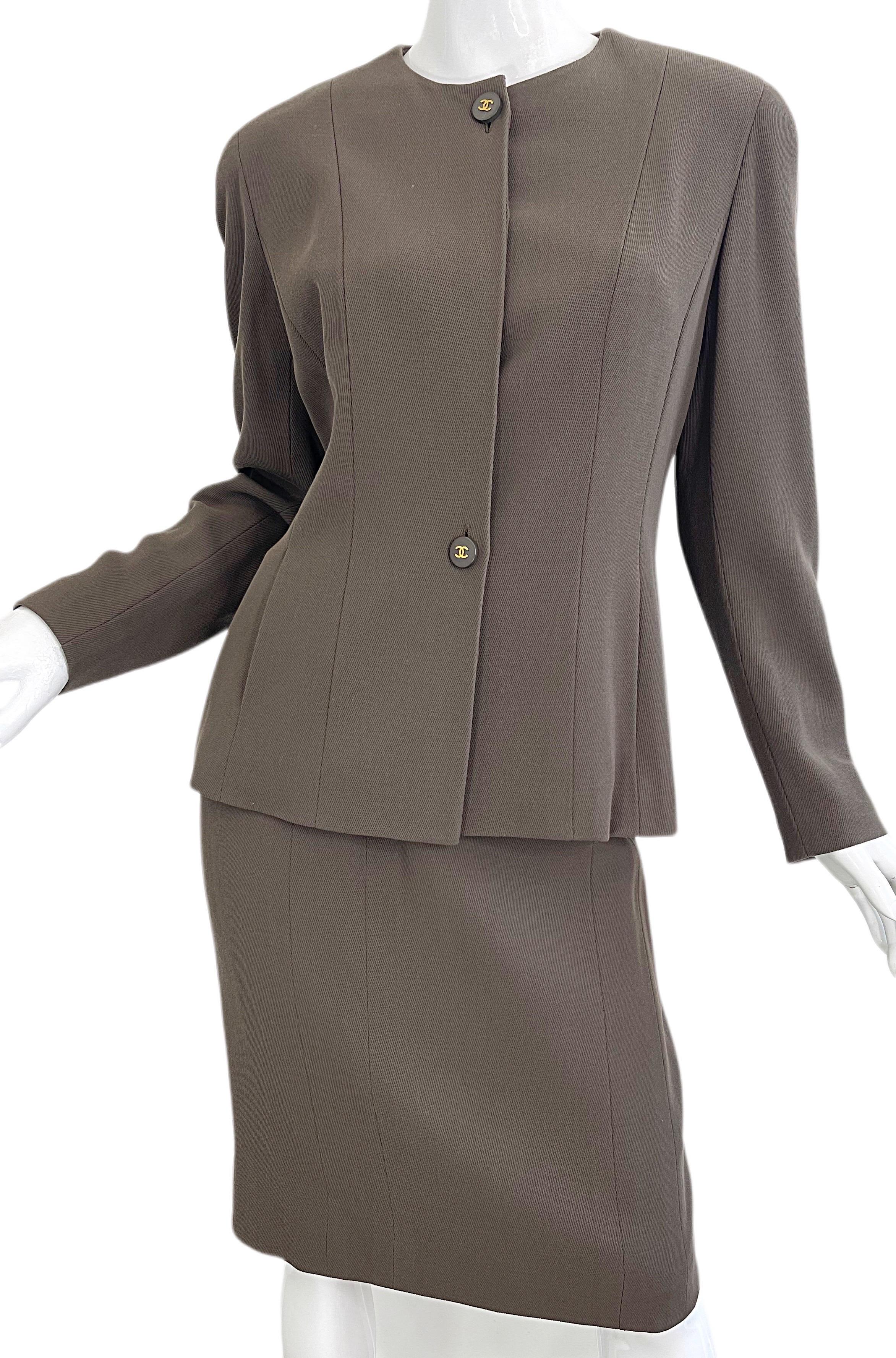 Chanel Fall 1994 Size 42 / 8 Vintage Army Olive Military Green Brown Skirt Suit For Sale 8