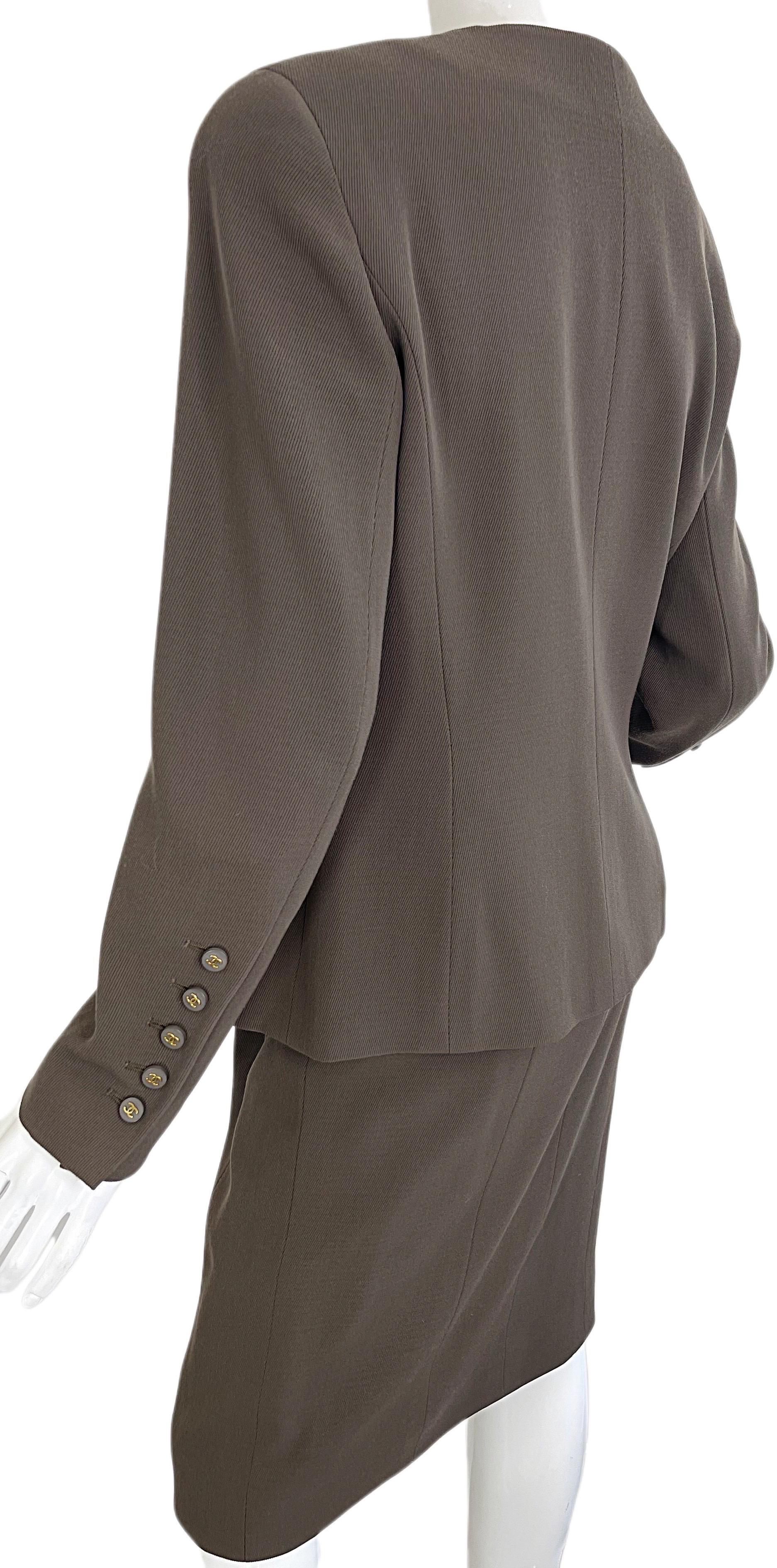 Chanel Fall 1994 Size 42 / 8 Vintage Army Olive Military Green Brown Skirt Suit For Sale 9