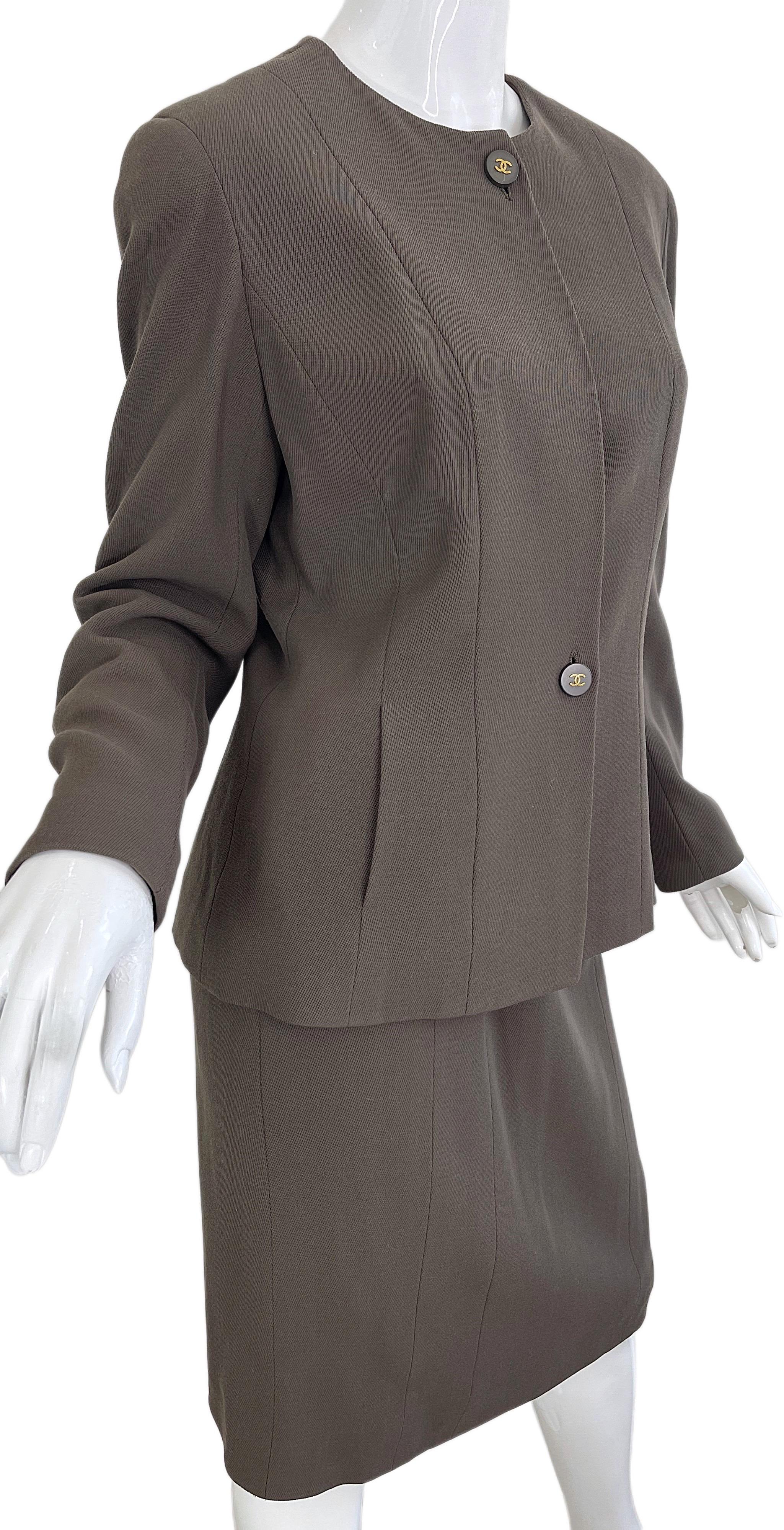 Chanel Fall 1994 Size 42 / 8 Vintage Army Olive Military Green Brown Skirt Suit For Sale 12