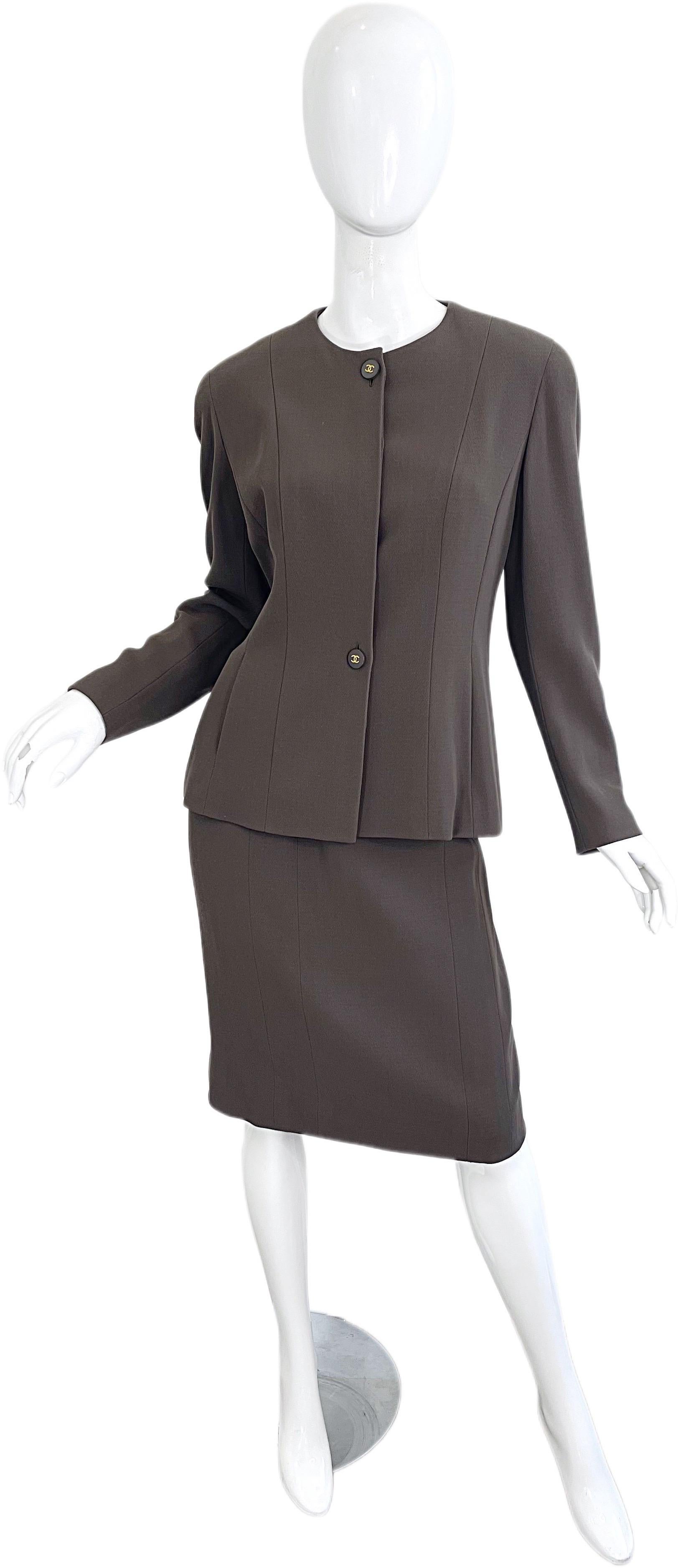 Chanel Fall 1994 Size 42 / 8 Vintage Army Olive Military Green Brown Skirt Suit For Sale 13