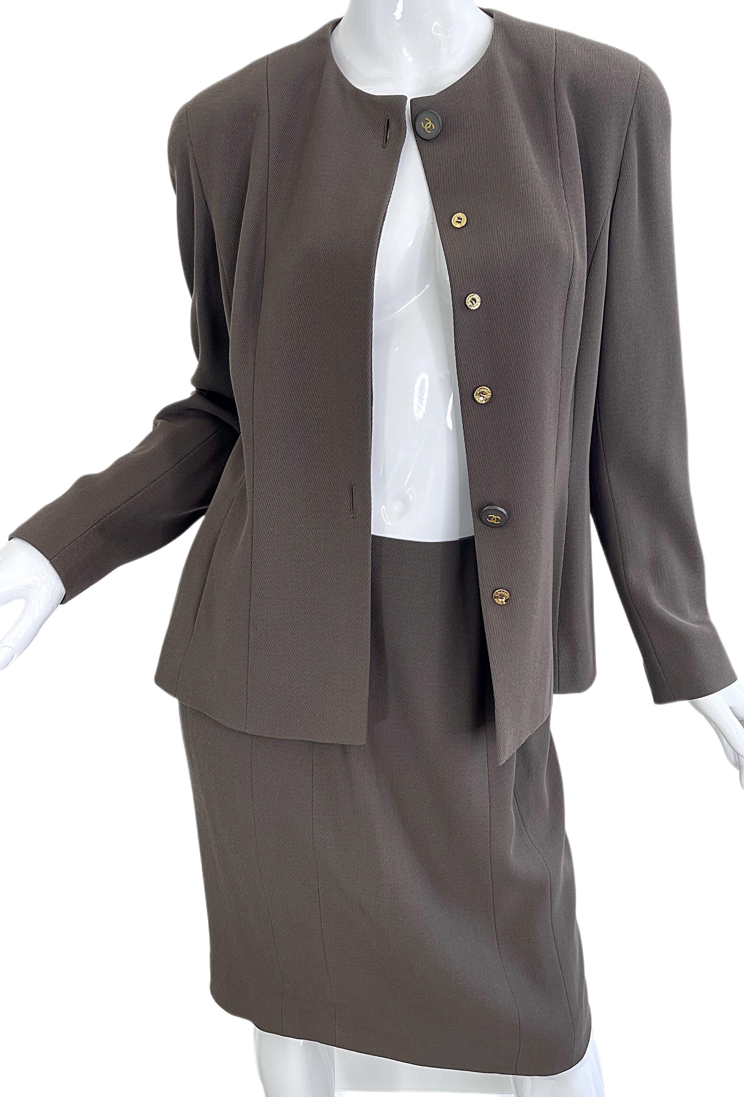 Chanel Fall 1994 Size 42 / 8 Vintage Army Olive Military Green Brown Skirt Suit For Sale 3