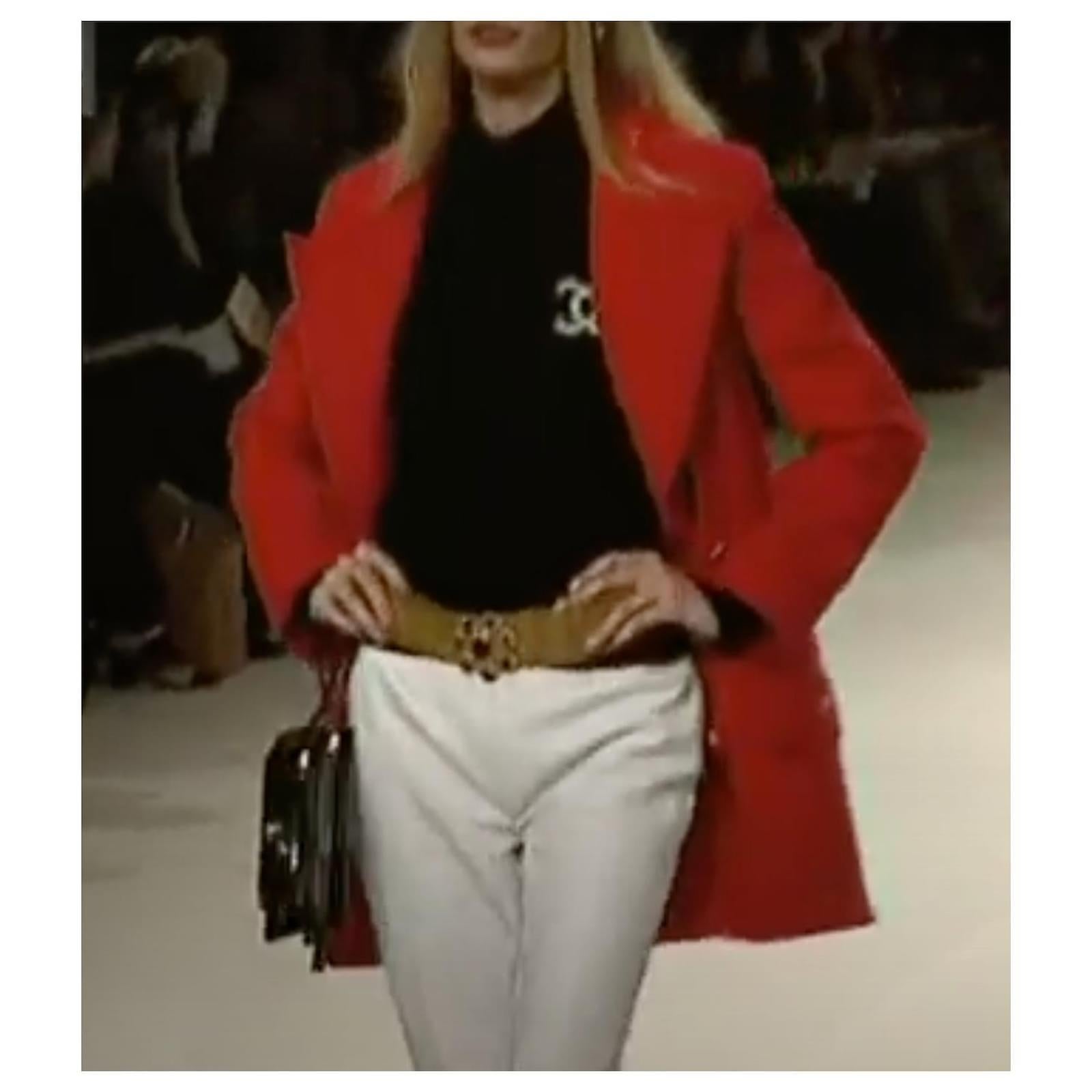 Chanel Autunno 1996 96A Cappotto in lana rossa con bottoni Gripoix in vendita 8