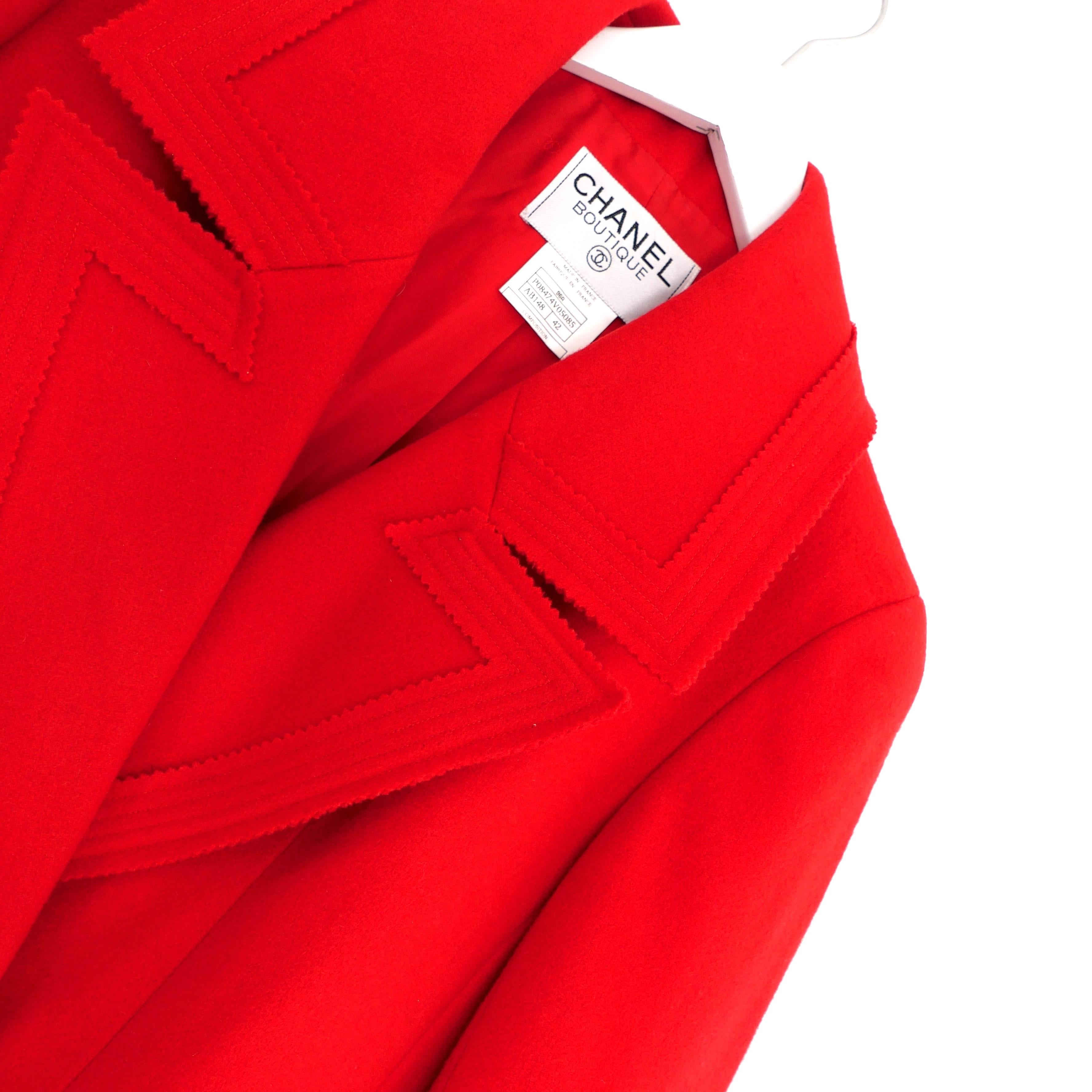 Rosso Chanel Autunno 1996 96A Cappotto in lana rossa con bottoni Gripoix in vendita