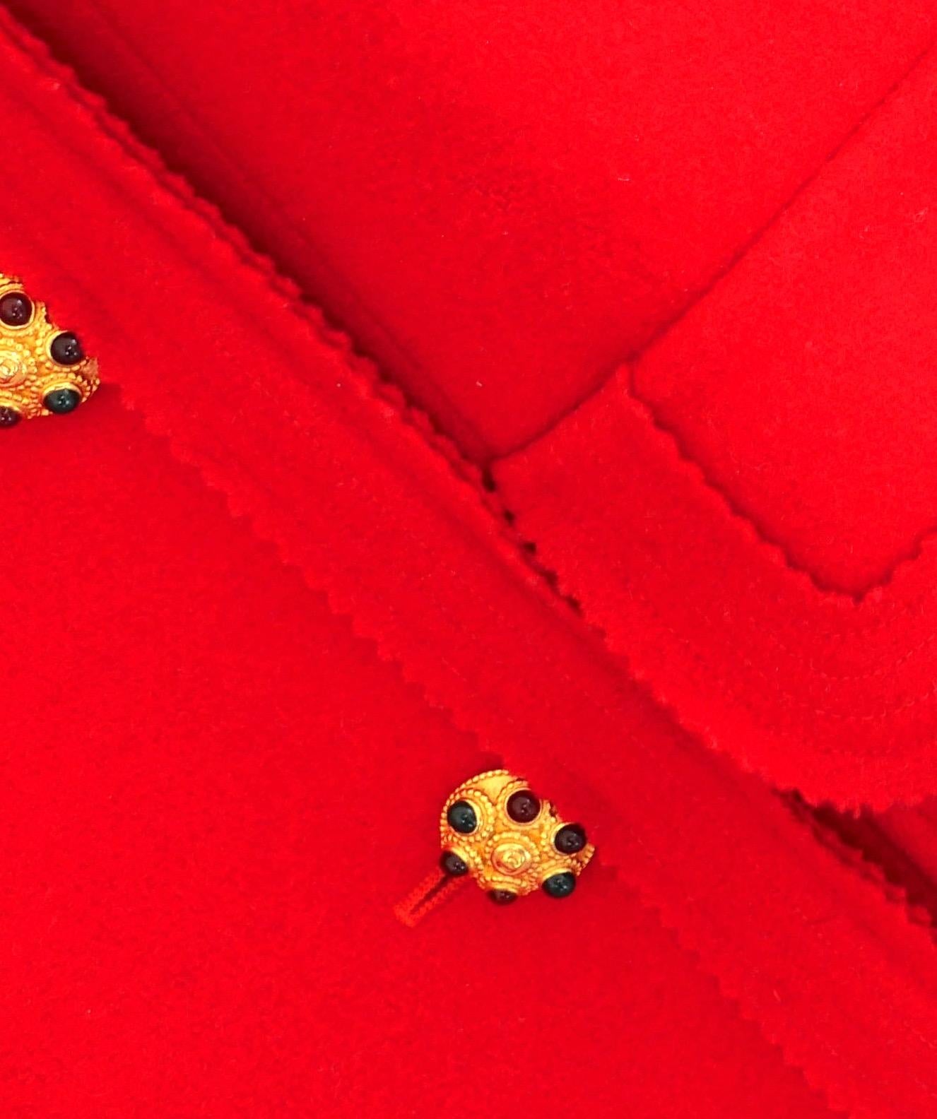 Chanel Autunno 1996 96A Cappotto in lana rossa con bottoni Gripoix In condizioni Nuovo in vendita a London, GB