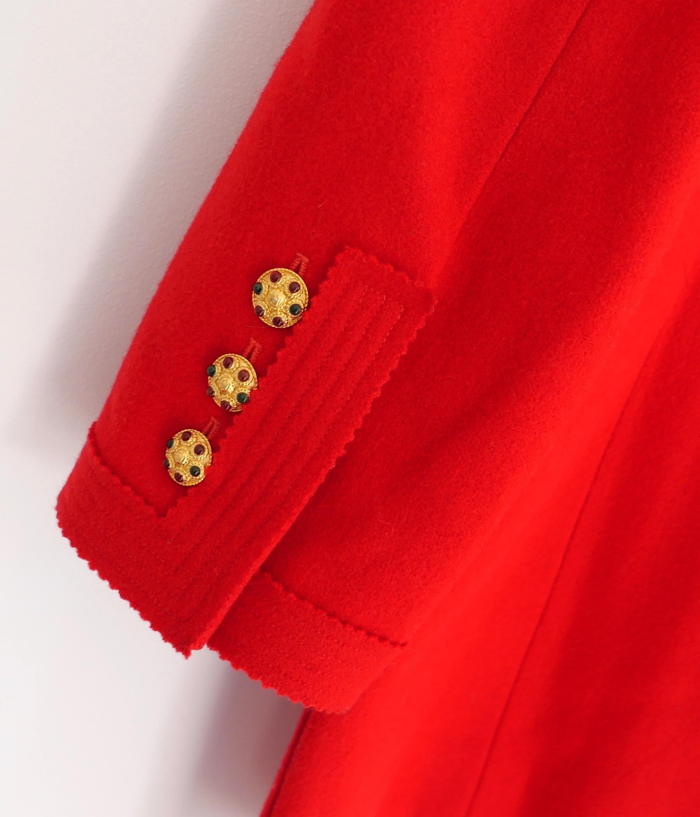 Chanel Autunno 1996 96A Cappotto in lana rossa con bottoni Gripoix in vendita 2