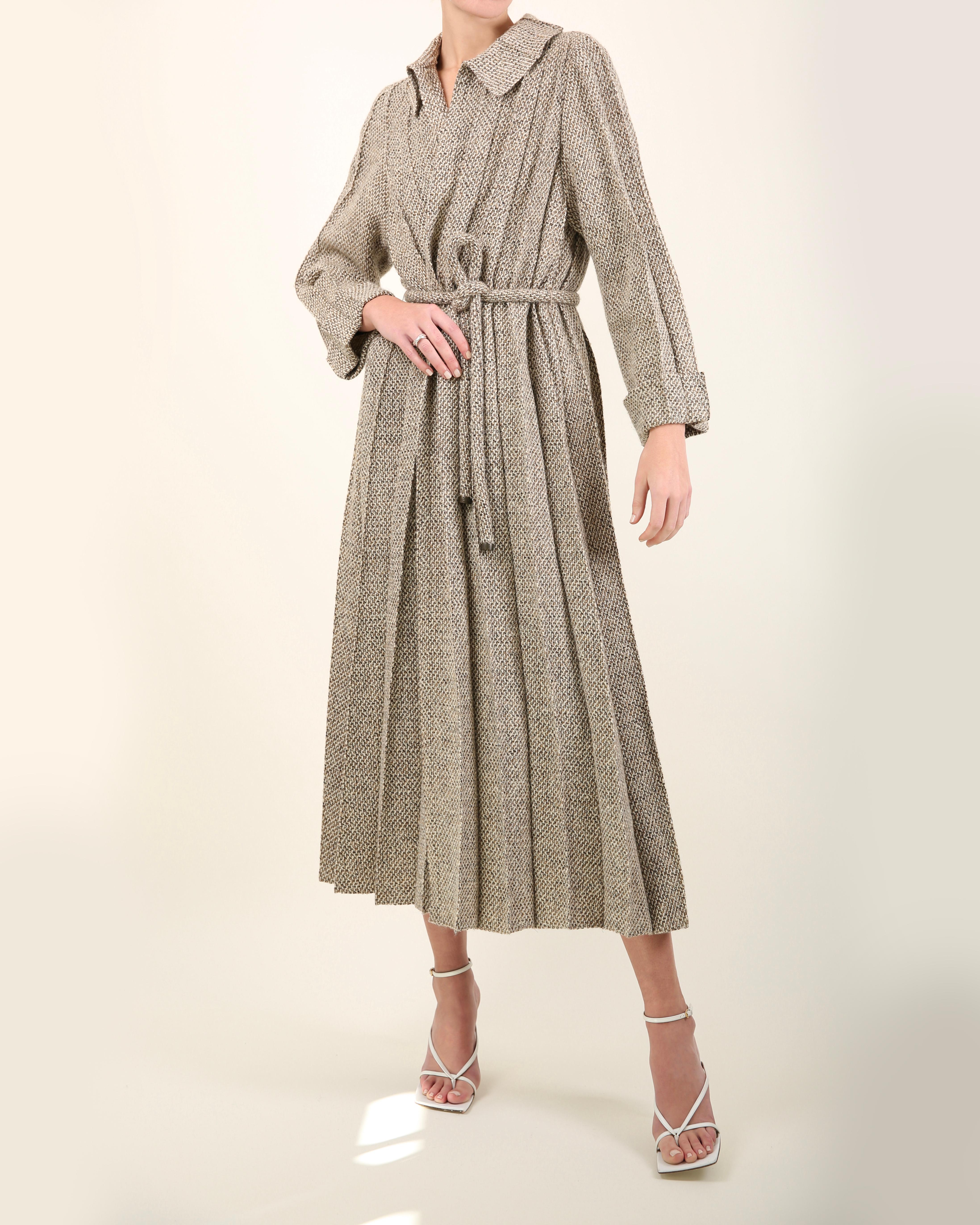 Chanel Fall 1998 brown & white tweed wool long pleated maxi jacket dress coat   In Excellent Condition For Sale In Paris, FR