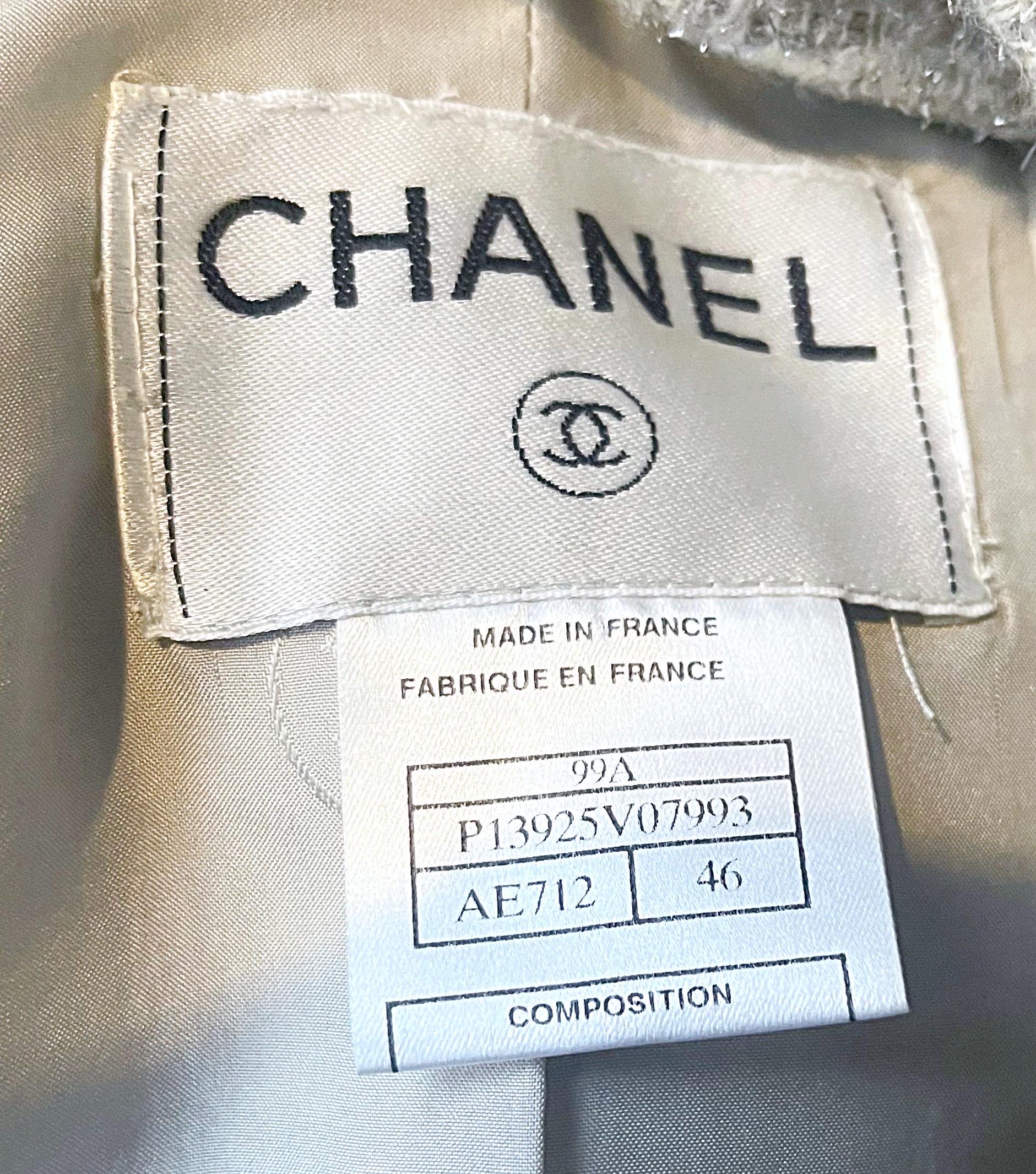 Fabulous chic vintage Chanel Fall / Winter 1999 Runway silver blazer jacket, by the great Karl Lagerfeld ! Features a silver tweed fabric that is composed of Polyester (35%), Rayon (27%), Wool (21%), and Nylon (17%). Silver CC embossed button at