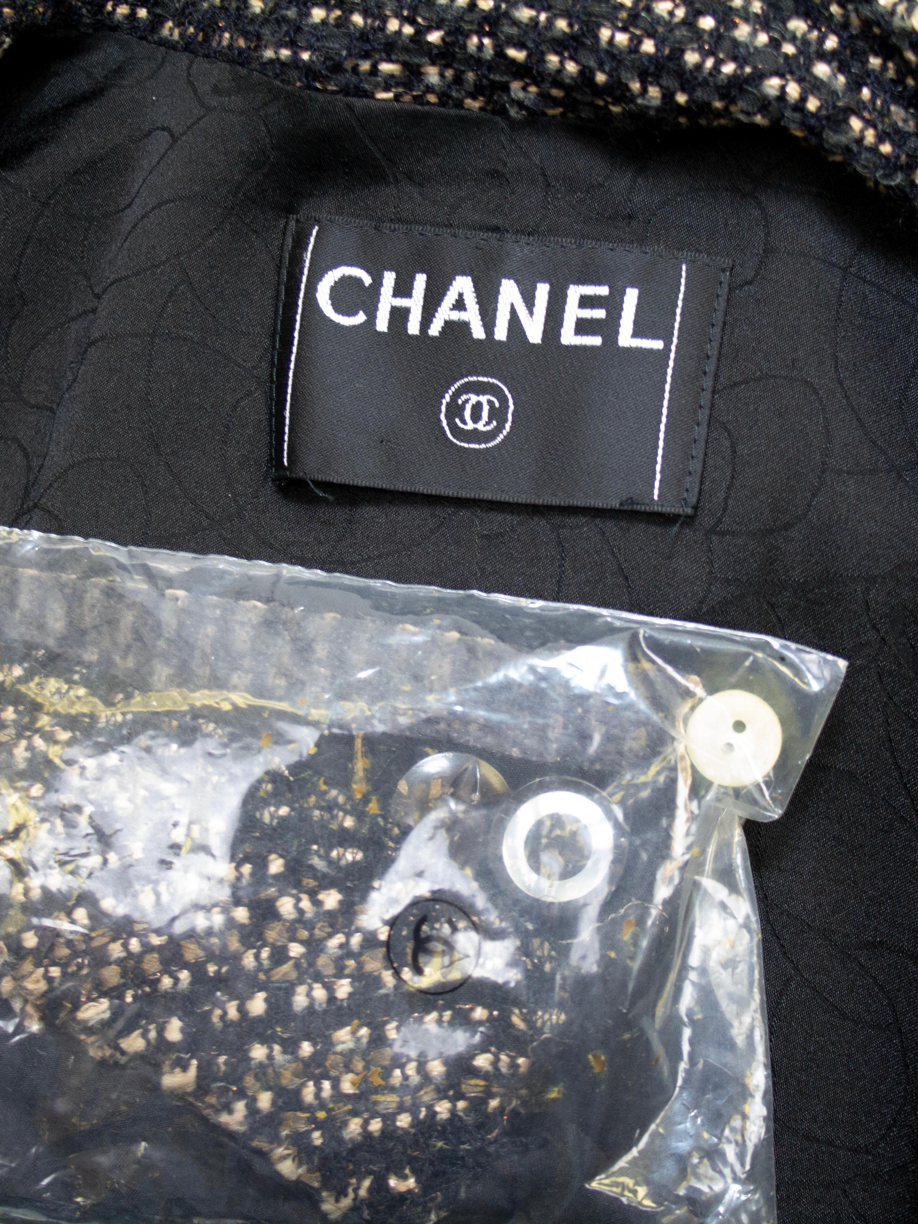 Chanel Fall 2003 RTW Black and Brown Tweed Blazer For Sale 3
