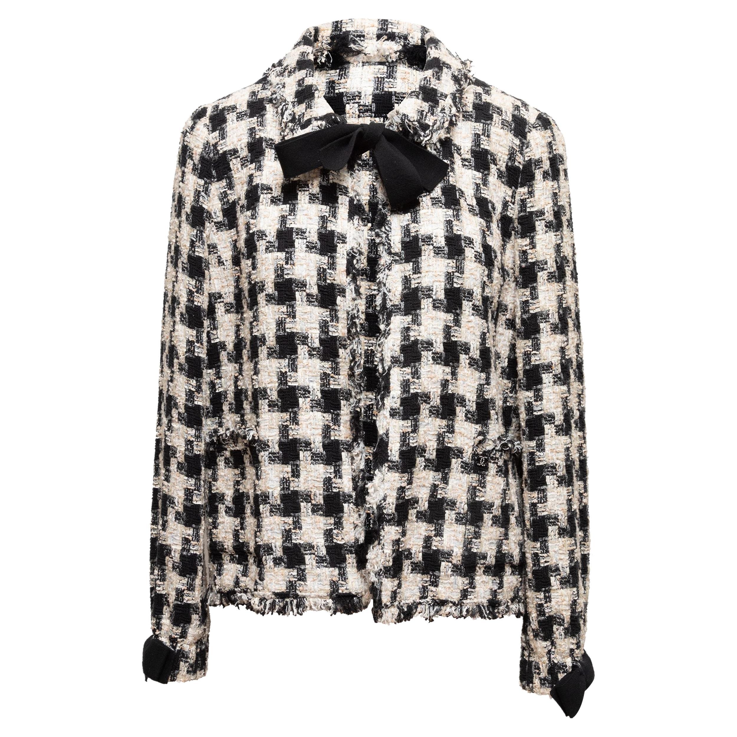 Chanel Fall 2004 Black & White Houndstooth Tweed Jacket