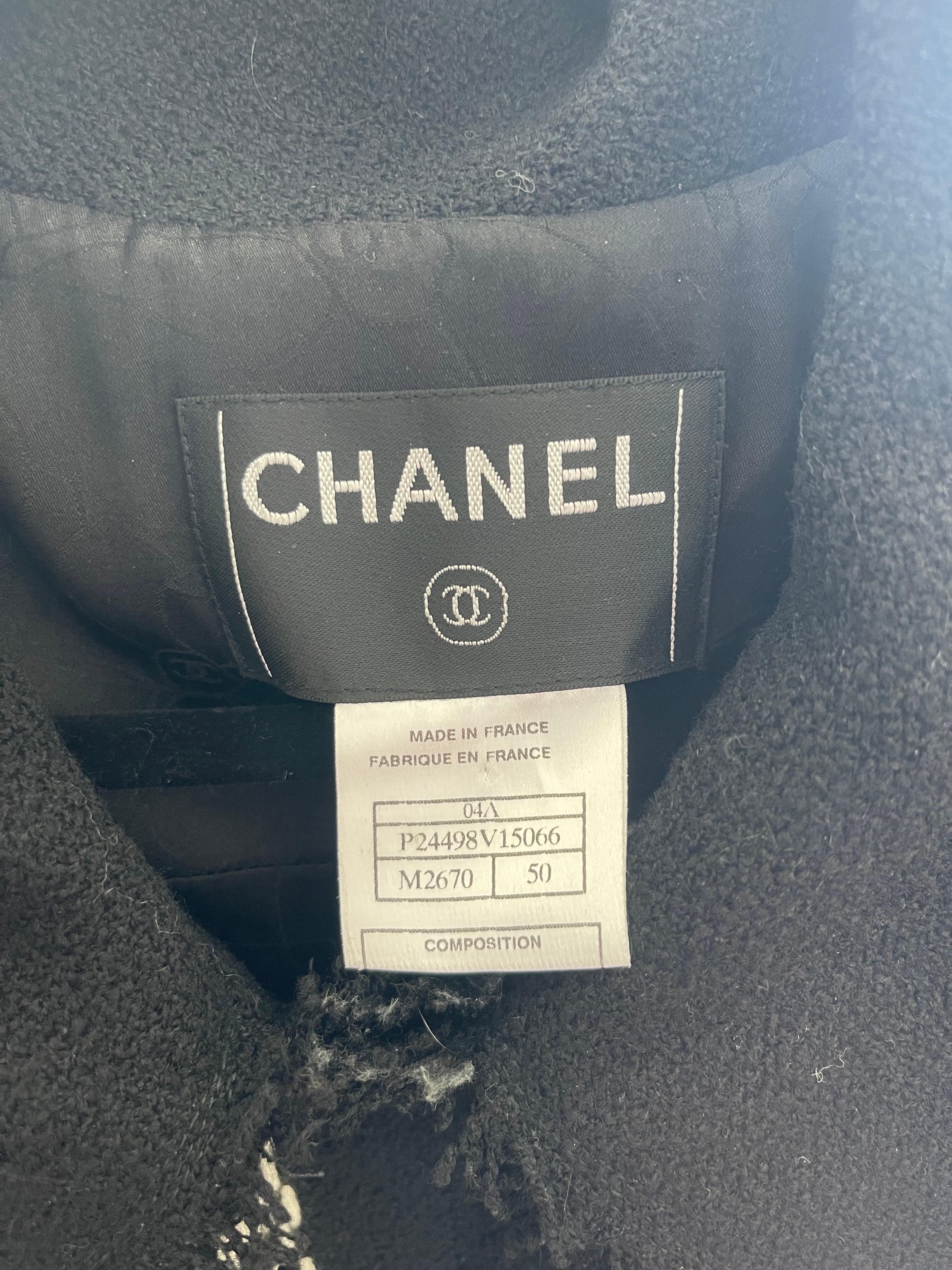 Chanel taglia 50 / US 14 16 Autunno 2004: giacca in tweed vintage in bianco e nero In condizioni ottime in vendita a San Diego, CA