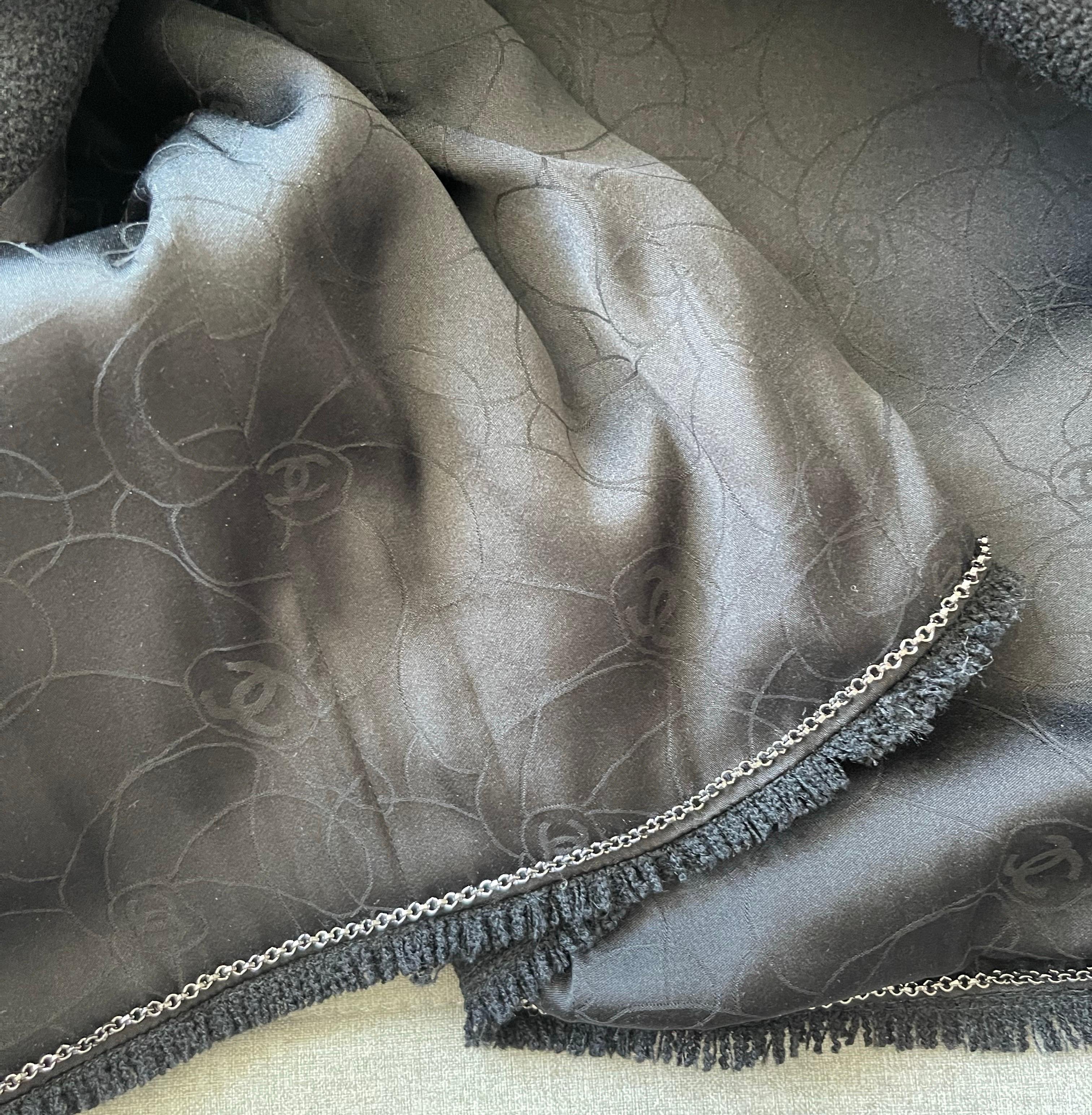 Donna Chanel taglia 50 / US 14 16 Autunno 2004: giacca in tweed vintage in bianco e nero in vendita