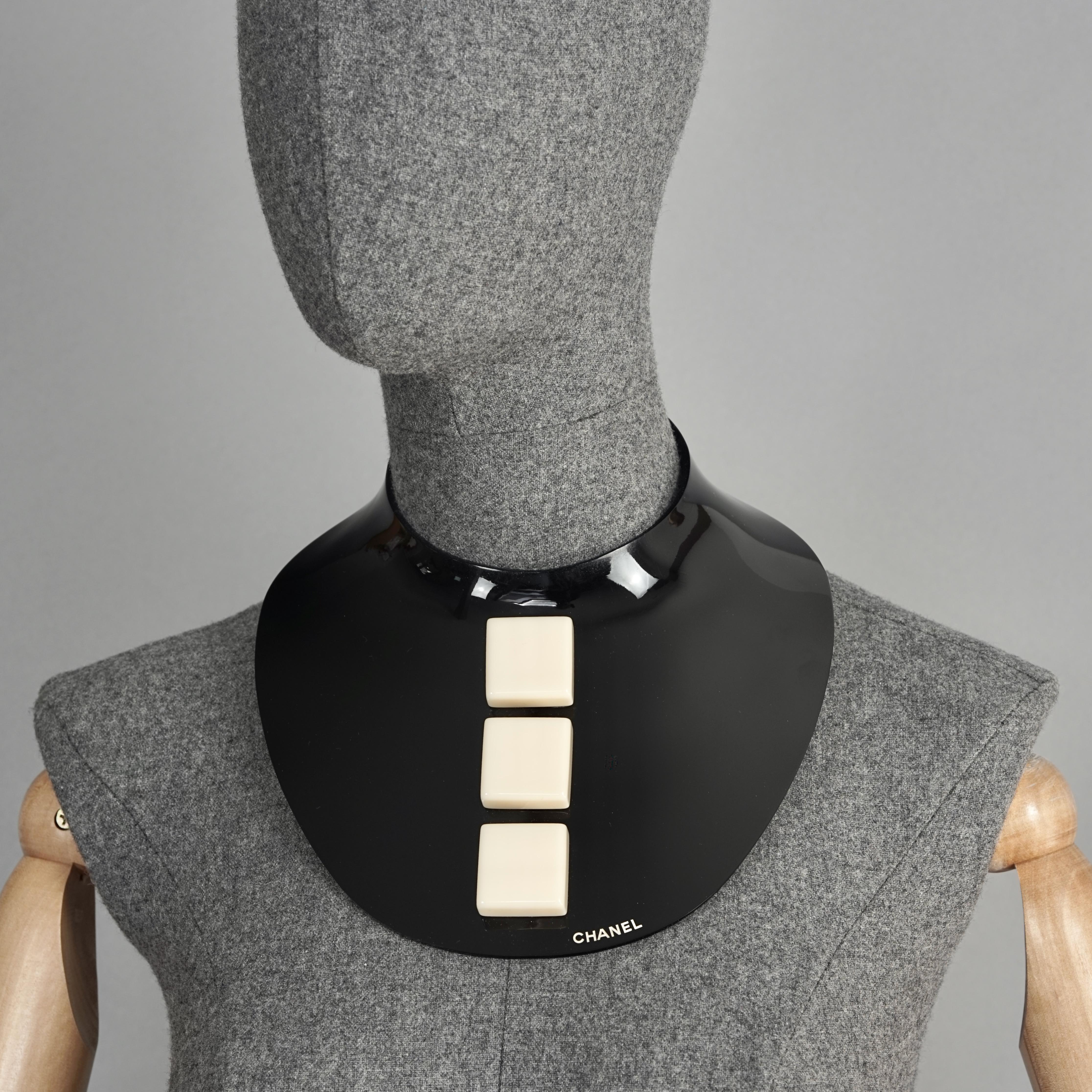 CHANEL FALL 2007 Black and White Resin Breastplate Choker Necklace For Sale 3