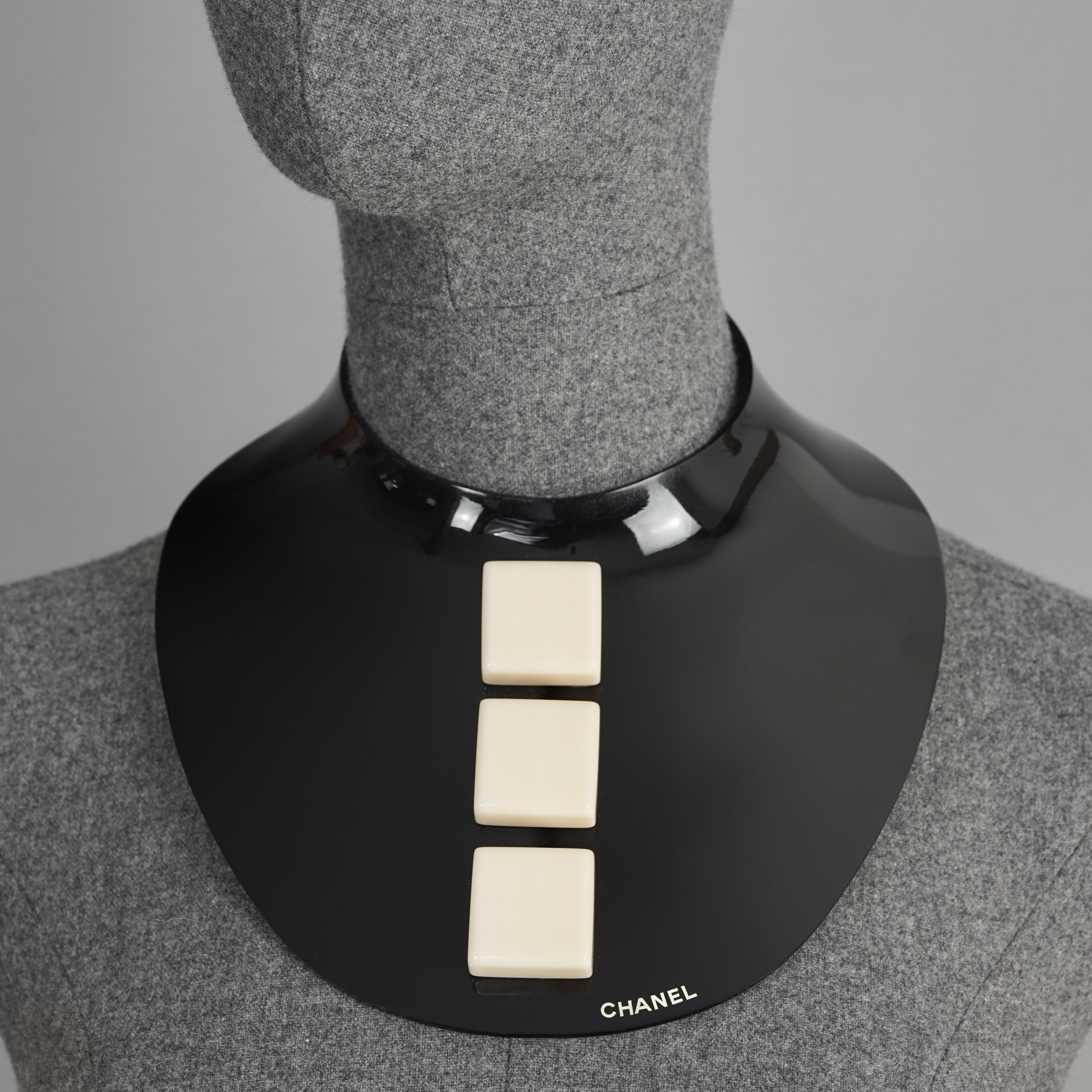 CHANEL FALL 2007 Black and White Resin Breastplate Choker Necklace

Measurements:
Height: 5.51 inches (14 cm)
Wearable Length: 12.67 inches (32.2cm)

Features:
- 100% Authentic CHANEL from 2007 Fall Collection.
- Black breastplate/ plastron in resin