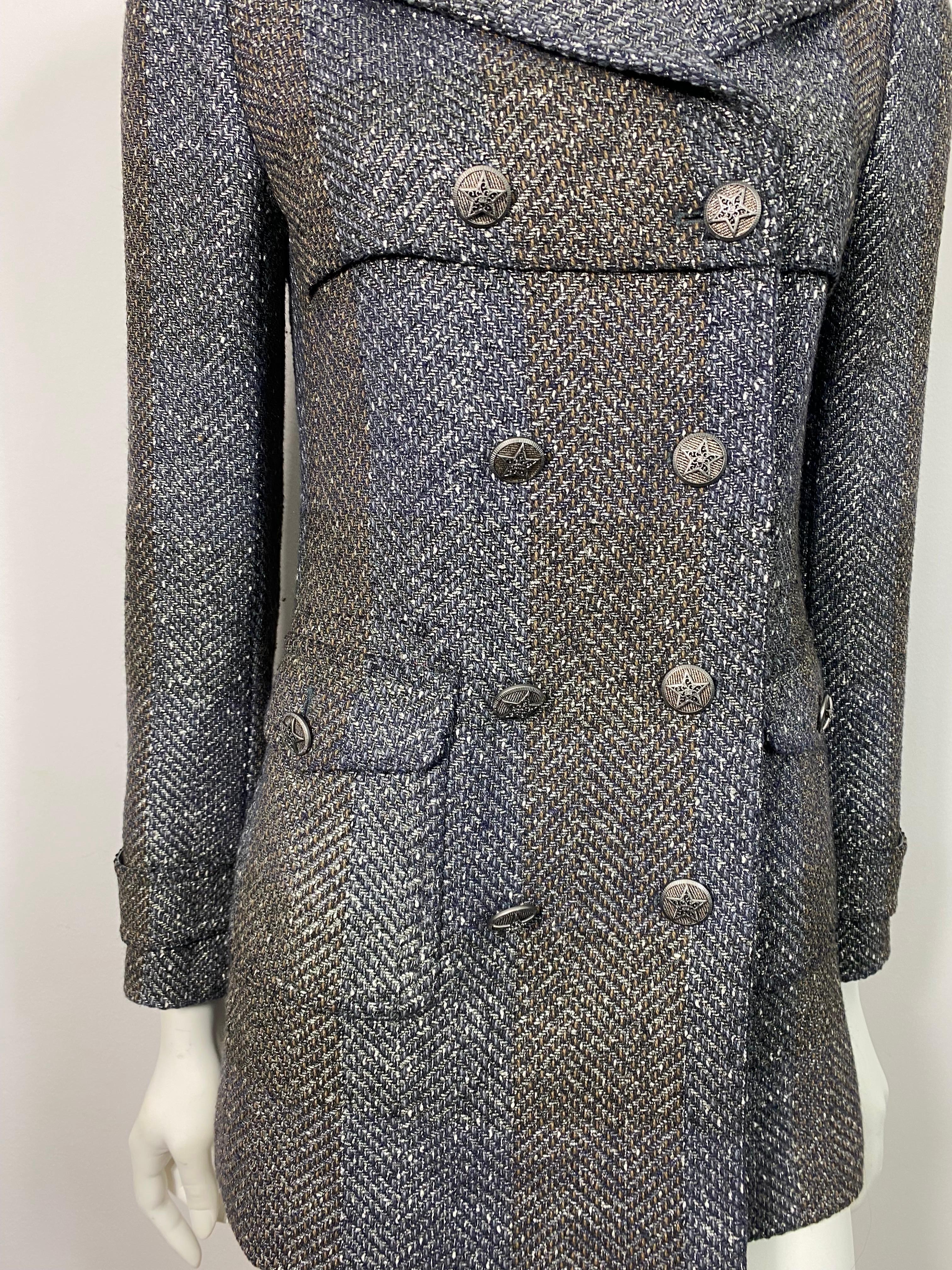 Chanel Fall 2007 Grey and Metallic Double Breasted Jacket - Size 34 In Excellent Condition For Sale In West Palm Beach, FL