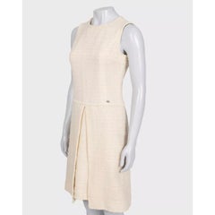Chanel Herbst 2009, beigefarbenes, ärmelloses Tweedkleid, Größe FR 36 S, Wollmischung