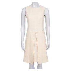 Chanel Herbst 2009, beigefarbenes, ärmelloses Tweedkleid, Größe FR 36 S, Wollmischung