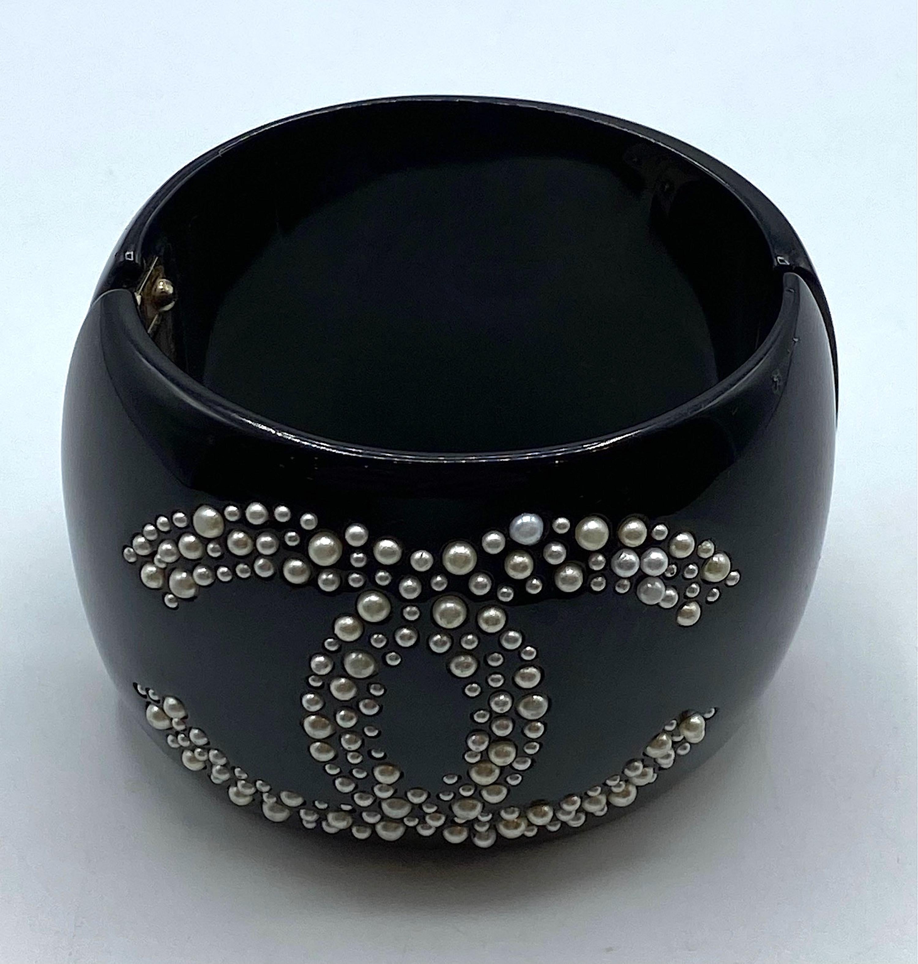 Chanel Fall 2009 Black Resin & Pearl Logo Cuff Bracelet In Good Condition In New York, NY