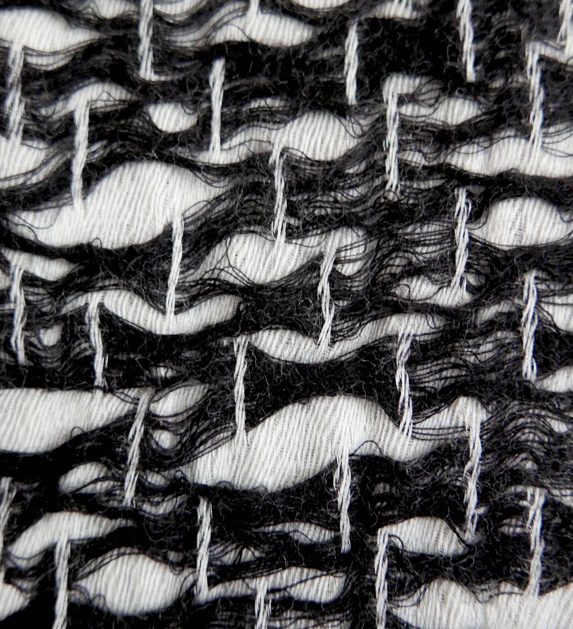 Manteau en tweed tissé noir et blanc de Chanel, automne 2010 en vente 2