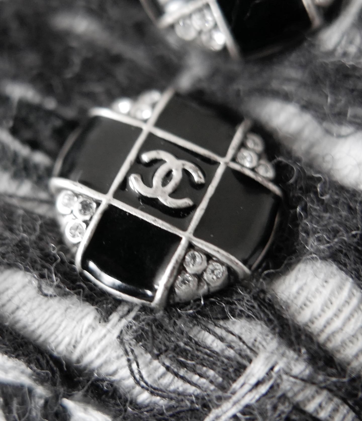 Manteau en tweed tissé noir et blanc de Chanel, automne 2010 en vente 3