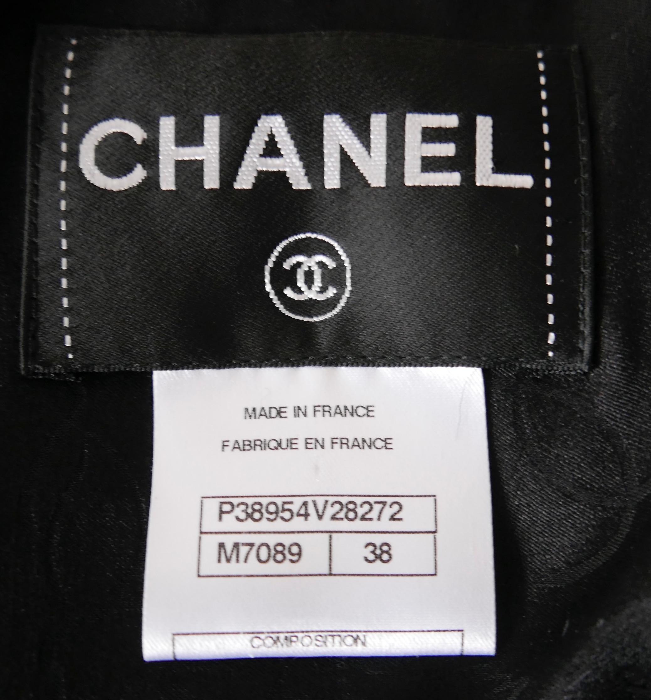 Manteau en tweed tissé noir et blanc de Chanel, automne 2010 en vente 4