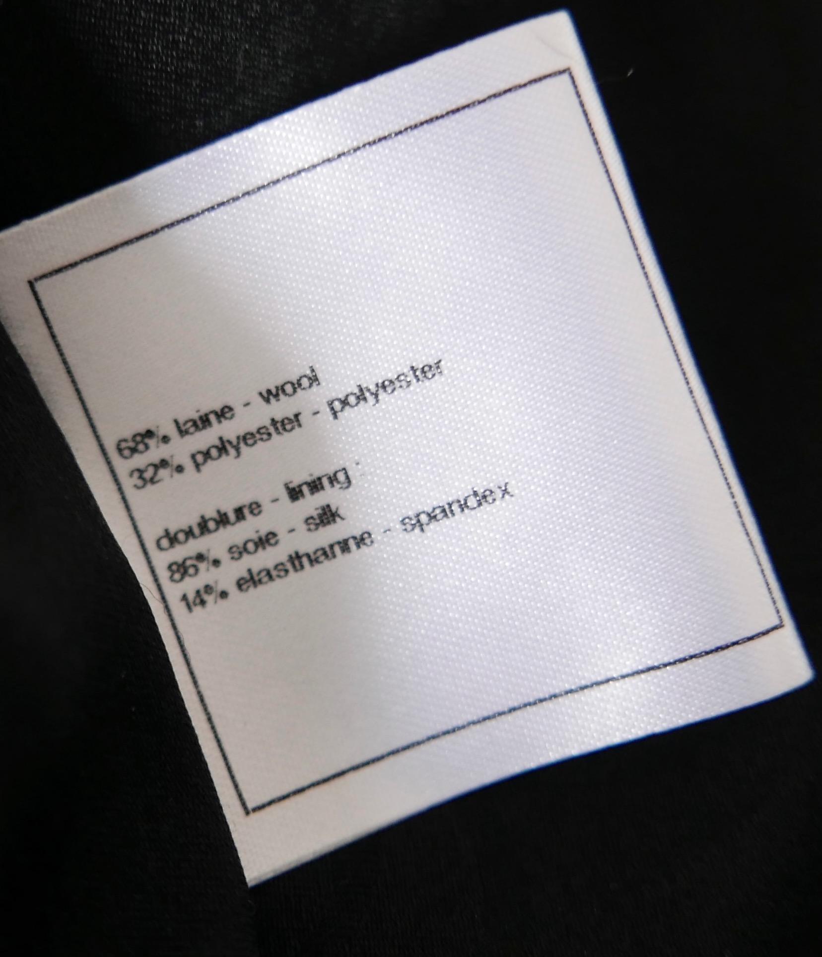 Manteau en tweed tissé noir et blanc de Chanel, automne 2010 en vente 5