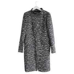Manteau en tweed tissé noir et blanc de Chanel, automne 2010