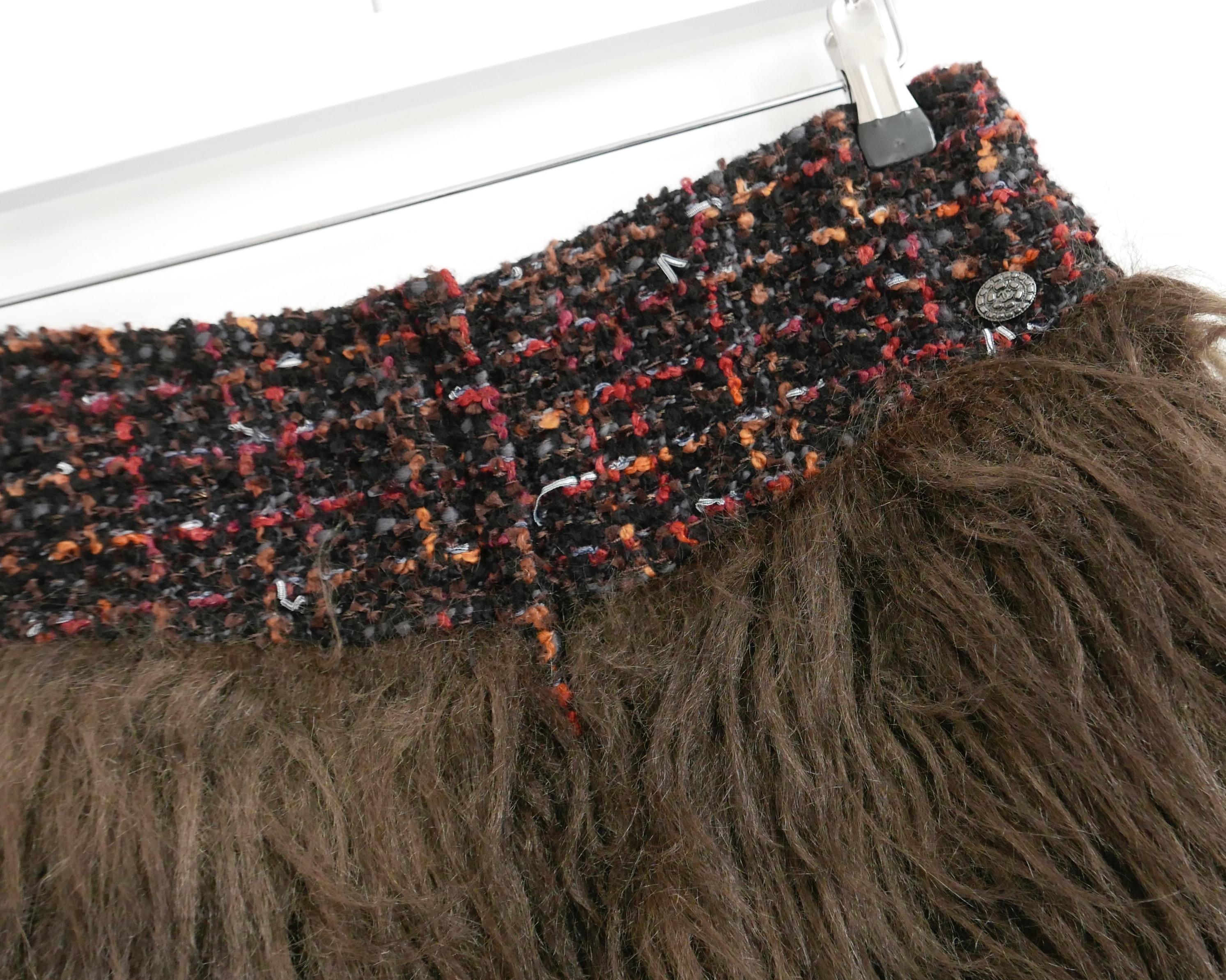 Chanel Fall 2010 Tweed & Faux Fur Skirt In New Condition For Sale In London, GB