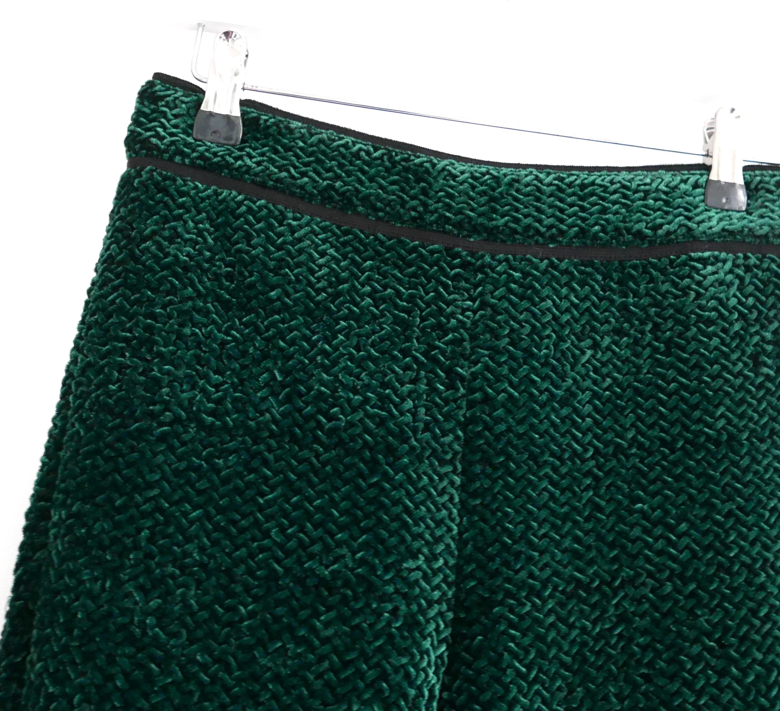 Chanel Fall 2012 Green Textured Velvet Pedal Pushers Trousers In New Condition For Sale In London, GB