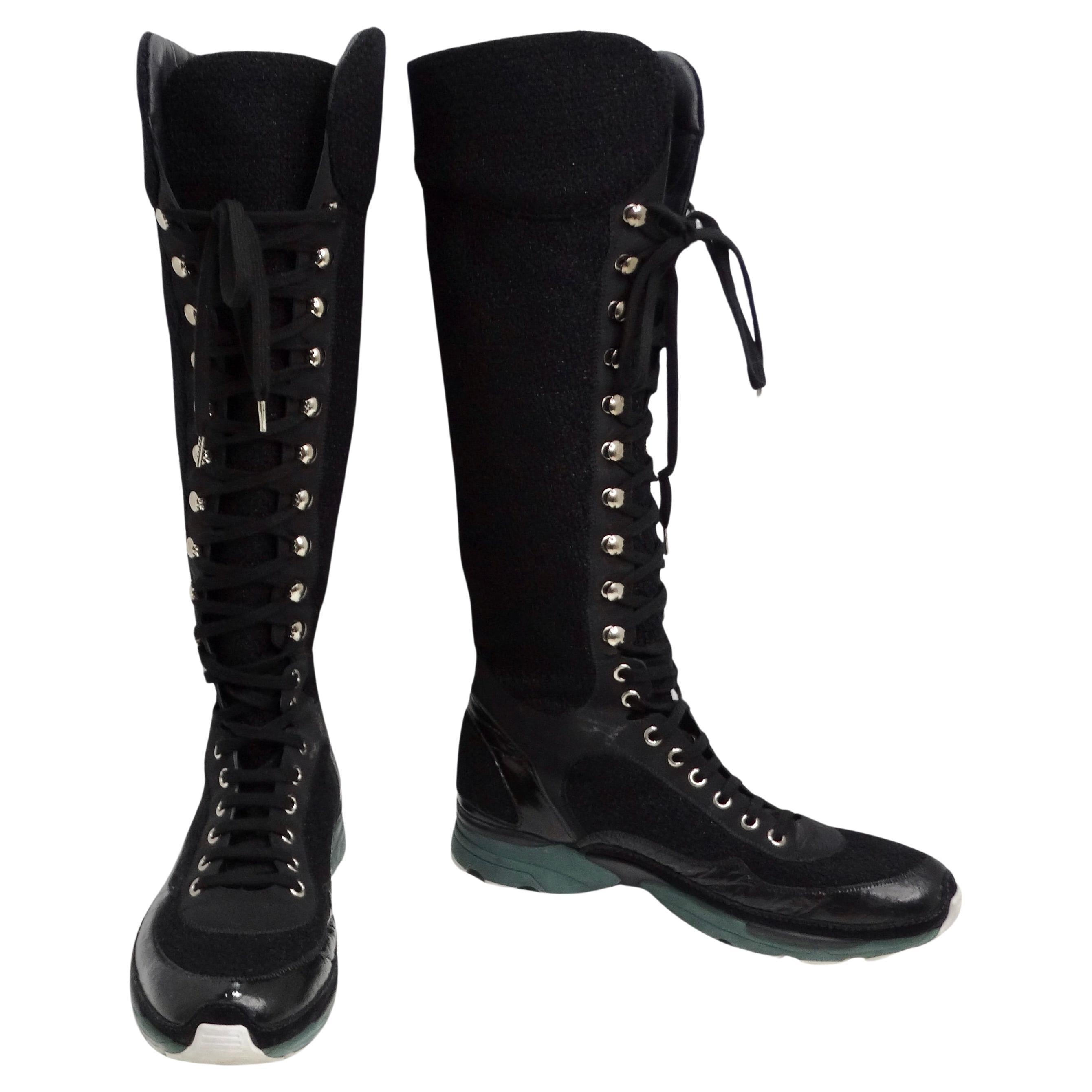 Chanel Fall 2014 Patent Calfskin Tweed Sneaker Boot (bottes de baskets en tweed) en vente