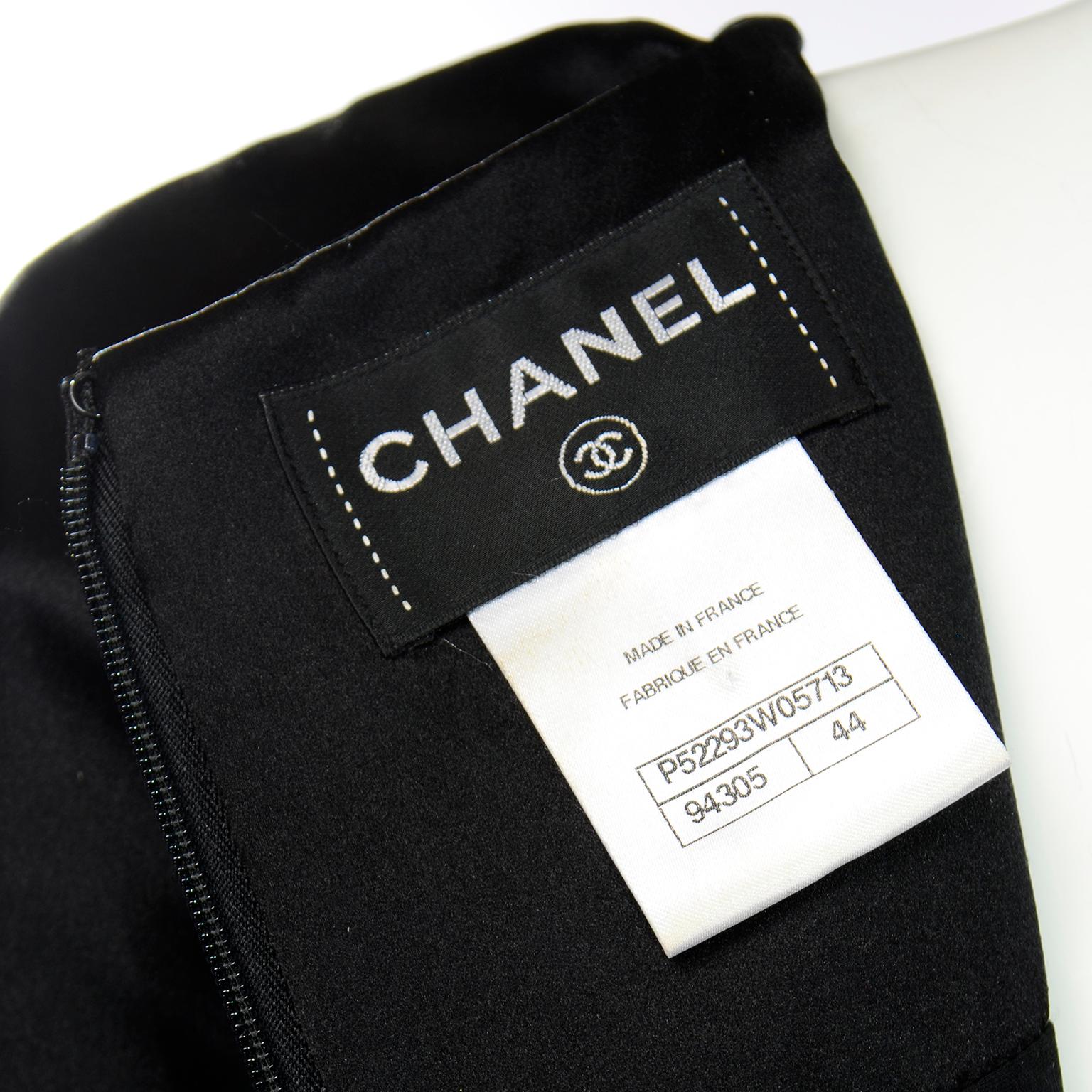 Chanel Chanel Herbst 2015 Schwarzes Kleid aus Woll-Bouclé und Seide mit kurzen Ärmeln und Gripoix-Knöpfen im Angebot 6