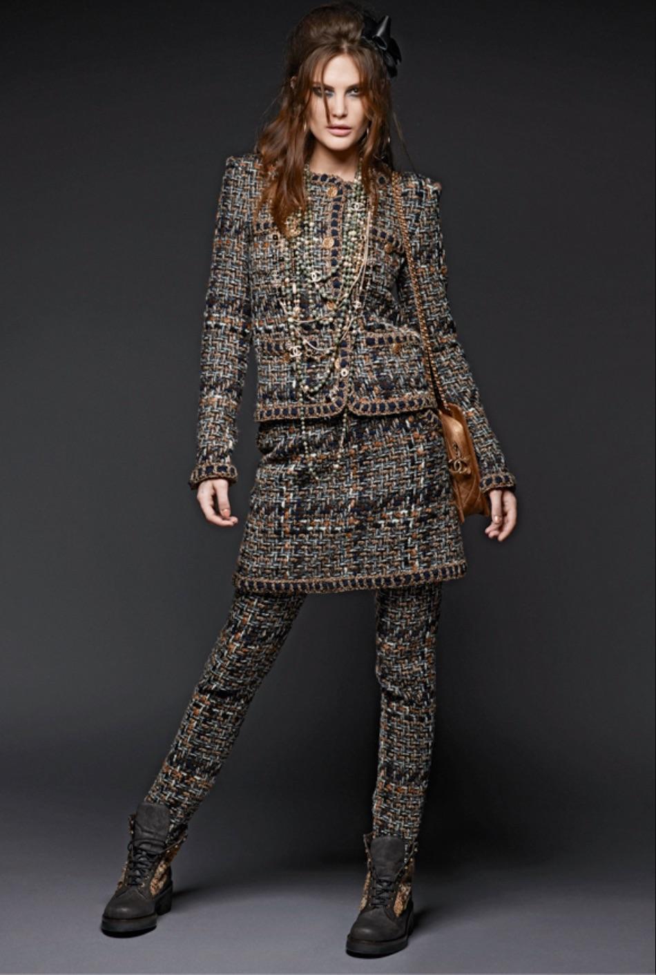 Chanel Fall 2016 Metiers D'Art Rome Brown Black Gold Fantasy Tweed 16A Jacket In Excellent Condition In Jersey City, NJ