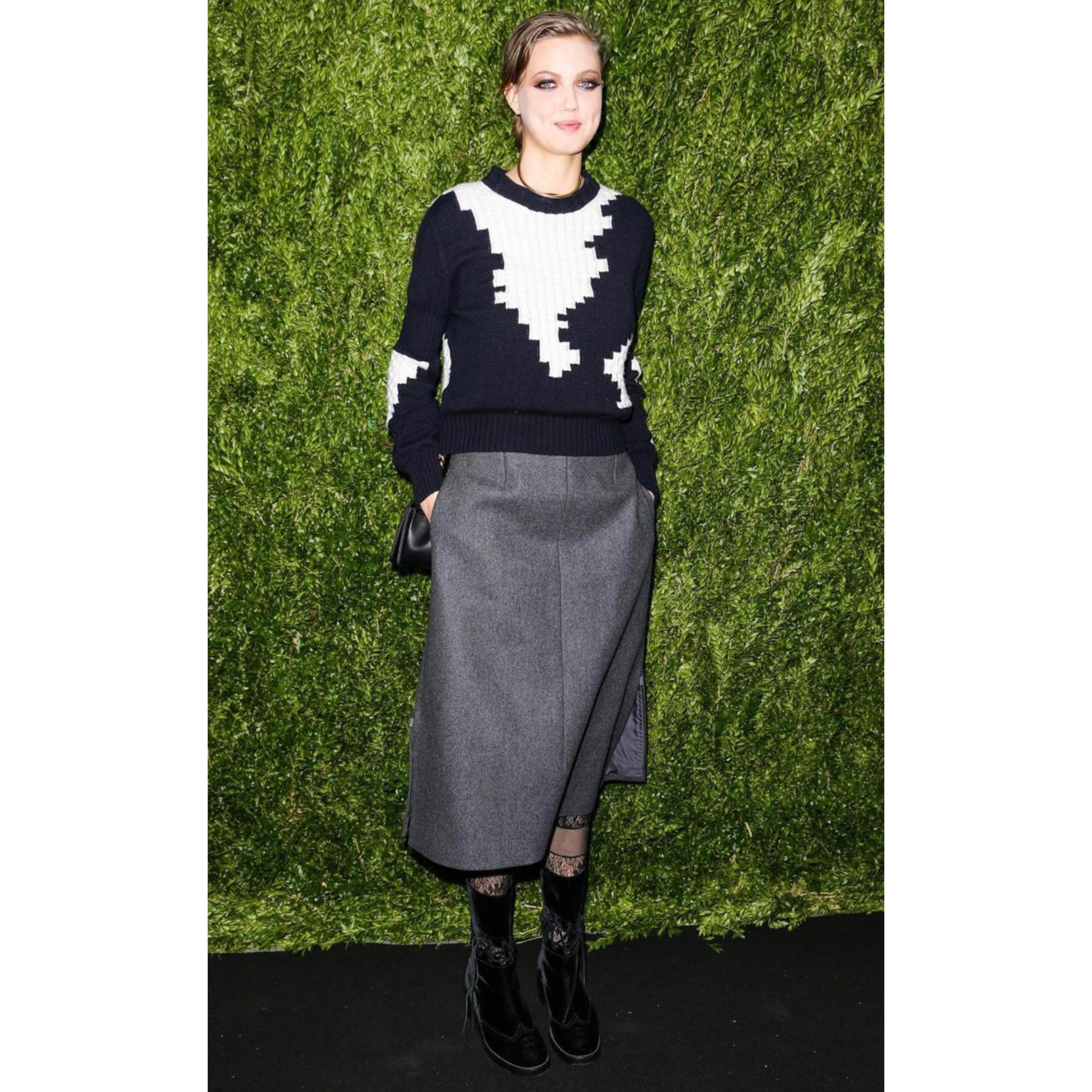 Chanel automne 2016 Taille 40 / 8 - 10 Top pull en cachemire noir et blanc abstrait. Pour femmes en vente