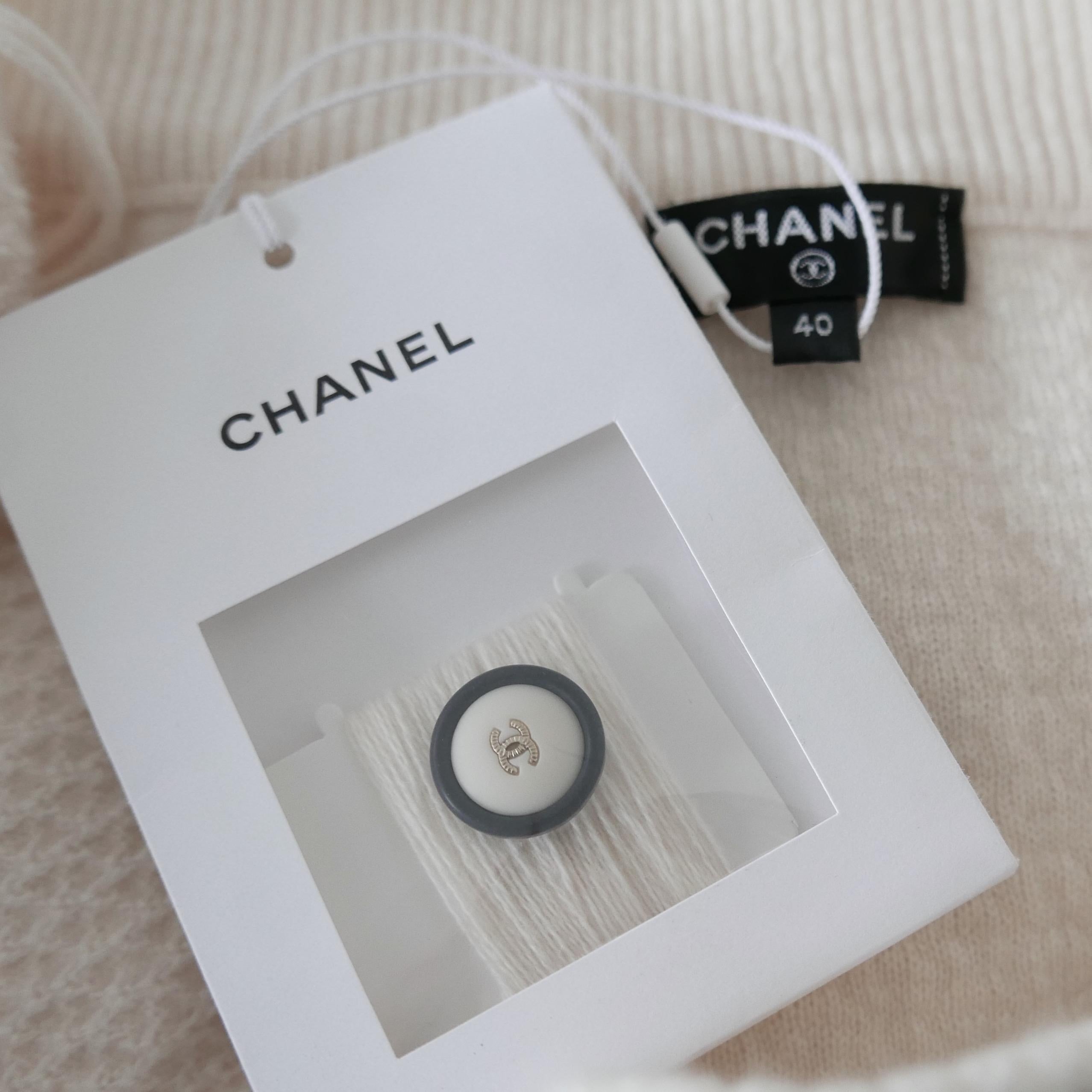 Gonna a matita midi in maglia di cachemire Chanel Autunno 2017 in vendita 2
