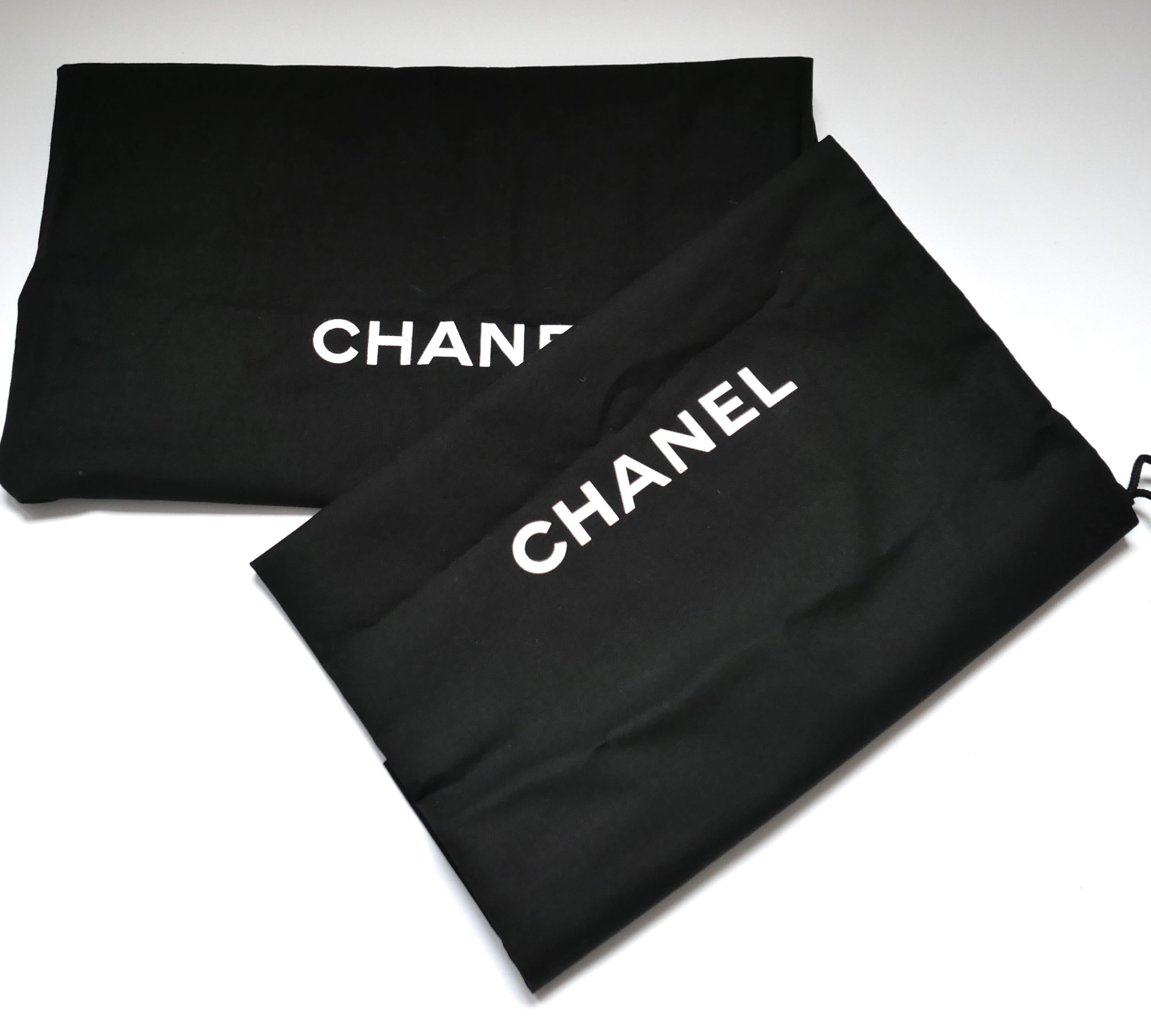 Chanel - Automne 2018 - Bottes cavalières en velours CC en vente 4