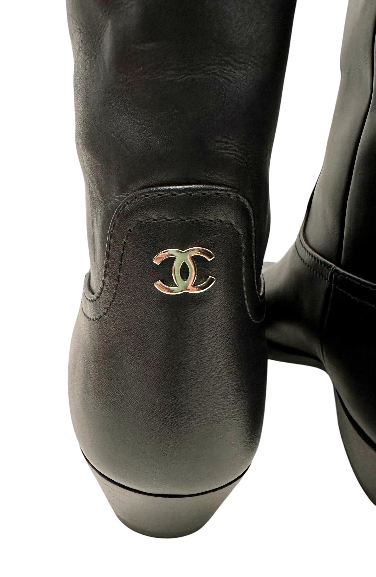 da uomo o donna Stivali da cowboy neri Chanel Autunno 2022 Couture CC in vendita