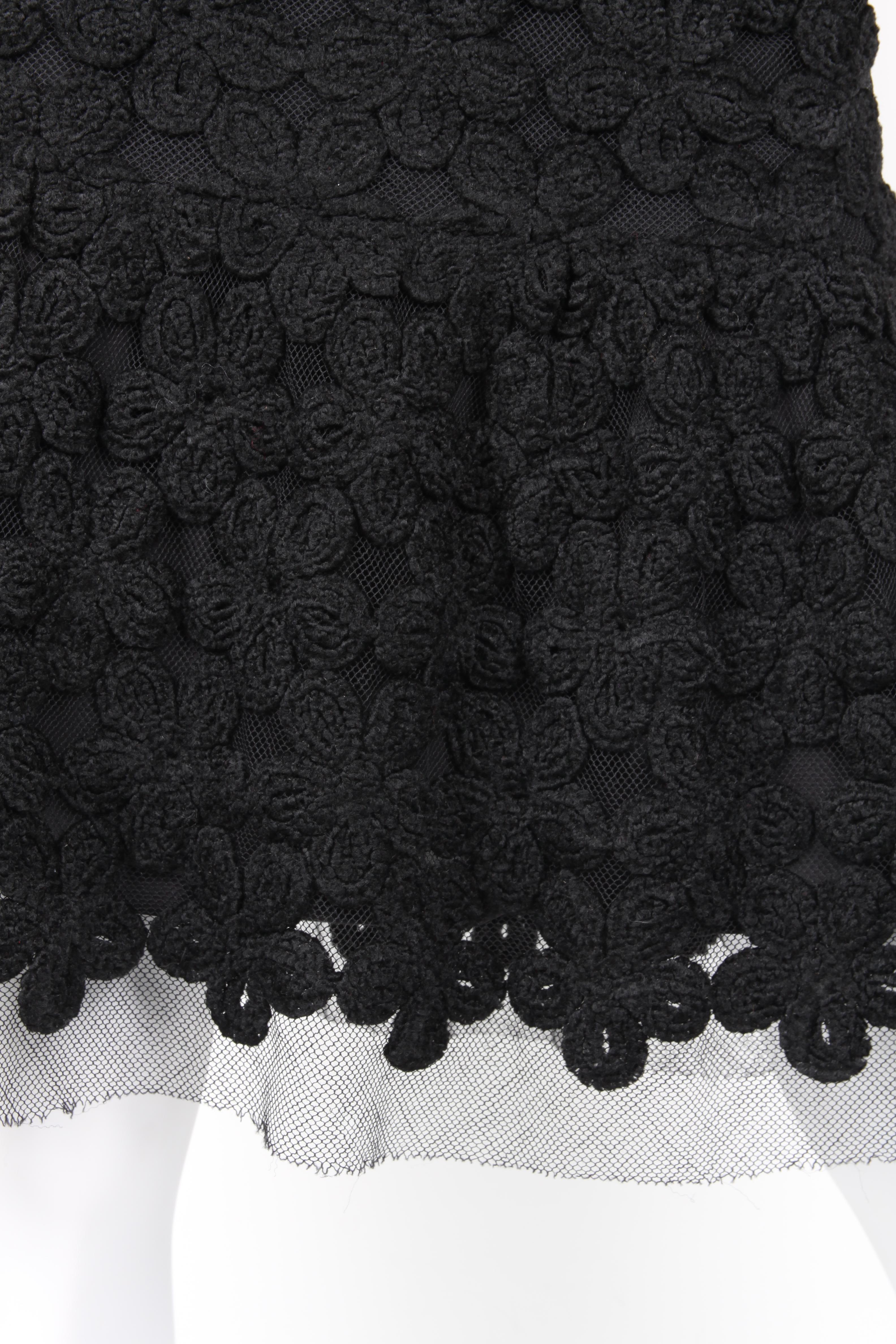 Chanel Fall/Winter 2005 Black Floral Crotchet Camelia Wool Mesh Dress In Excellent Condition For Sale In Baarn, NL