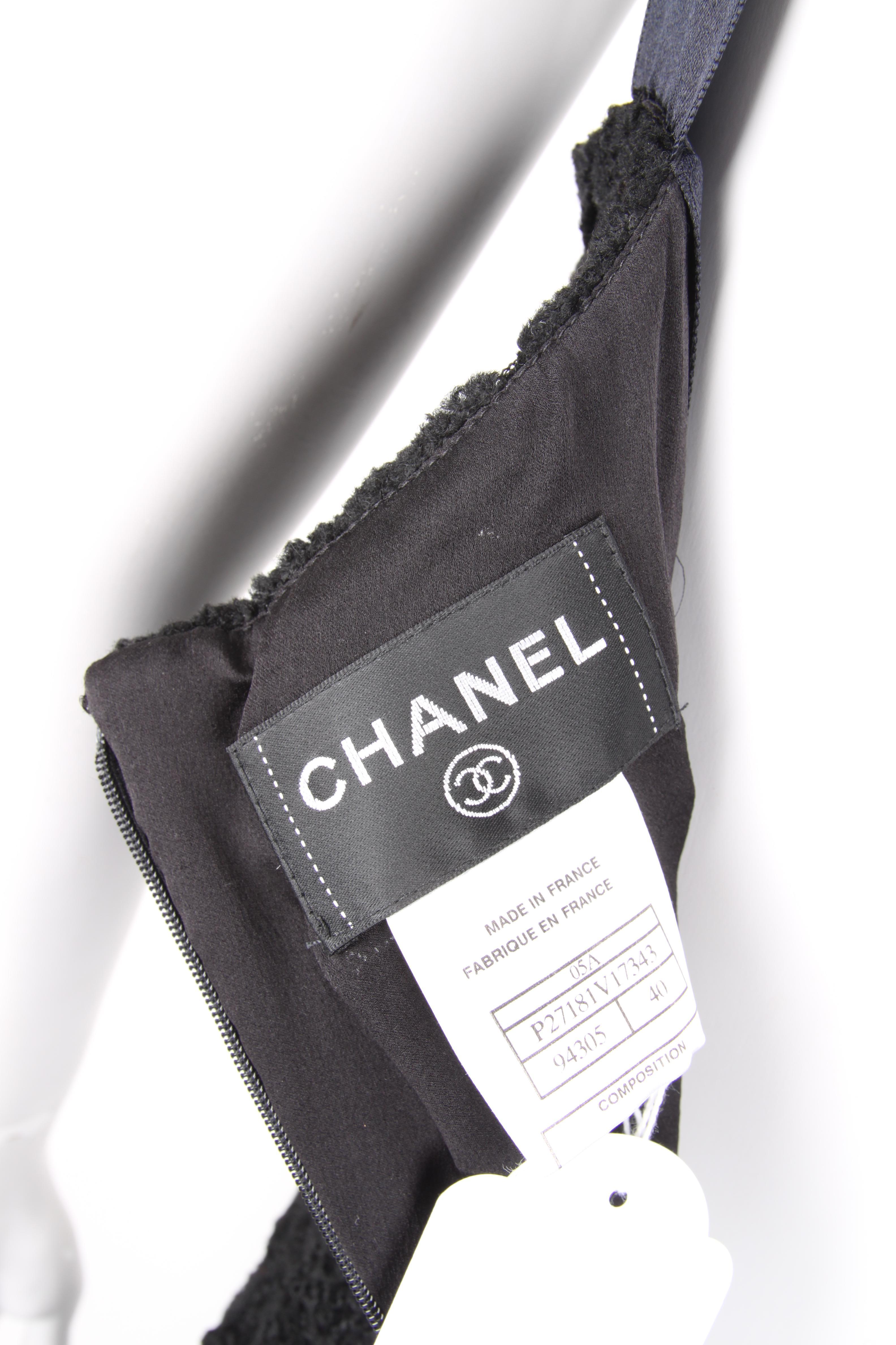 Chanel Fall/Winter 2005 Black Floral Crotchet Camelia Wool Mesh Dress For Sale 4
