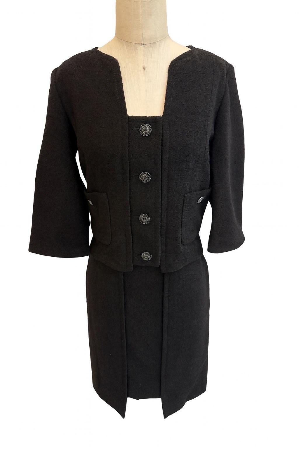 Chanel Fall/Winter 2007–2008 Black Wool & Silk Skirt Suit (FR 38 / US 6)

Capture the essence of Karl Lagerfeld’s visionary craftsmanship with this Chanel two-piece skirt suit from the Fall/Winter 2007–2008 Ready-to-Wear collection. Impeccably
