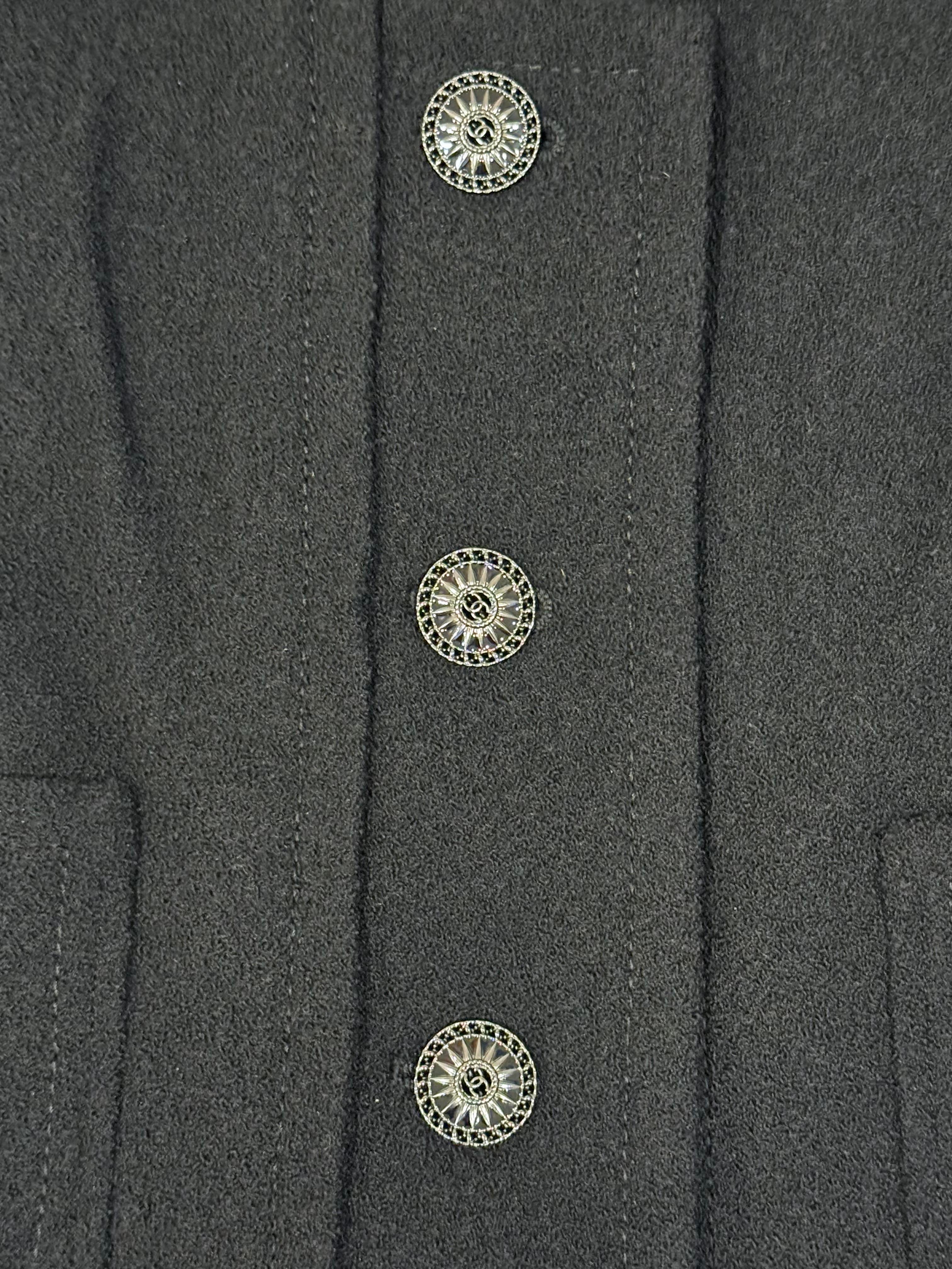 Women's Chanel Fall/Winter 2007–2008 Black Wool & Silk Skirt Suit (FR 38 / US 6) For Sale