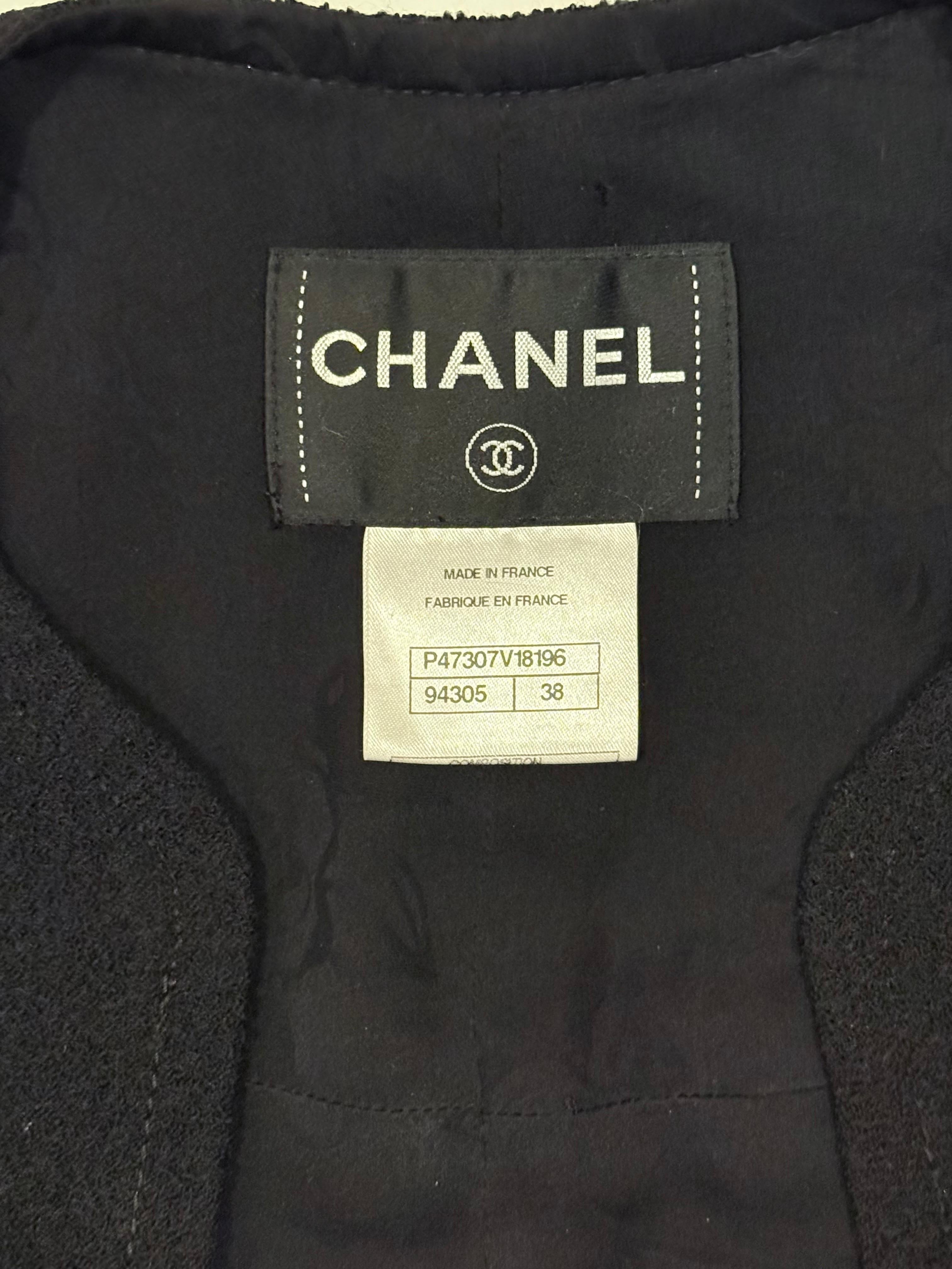 Chanel Fall/Winter 2007–2008 Black Wool & Silk Skirt Suit (FR 38 / US 6) For Sale 4