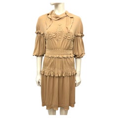 Chanel Herbst/Winter 2007 Laufsteg: Beiges Jerseykleid mit plastischem Trompe-l'Œil-Effekt