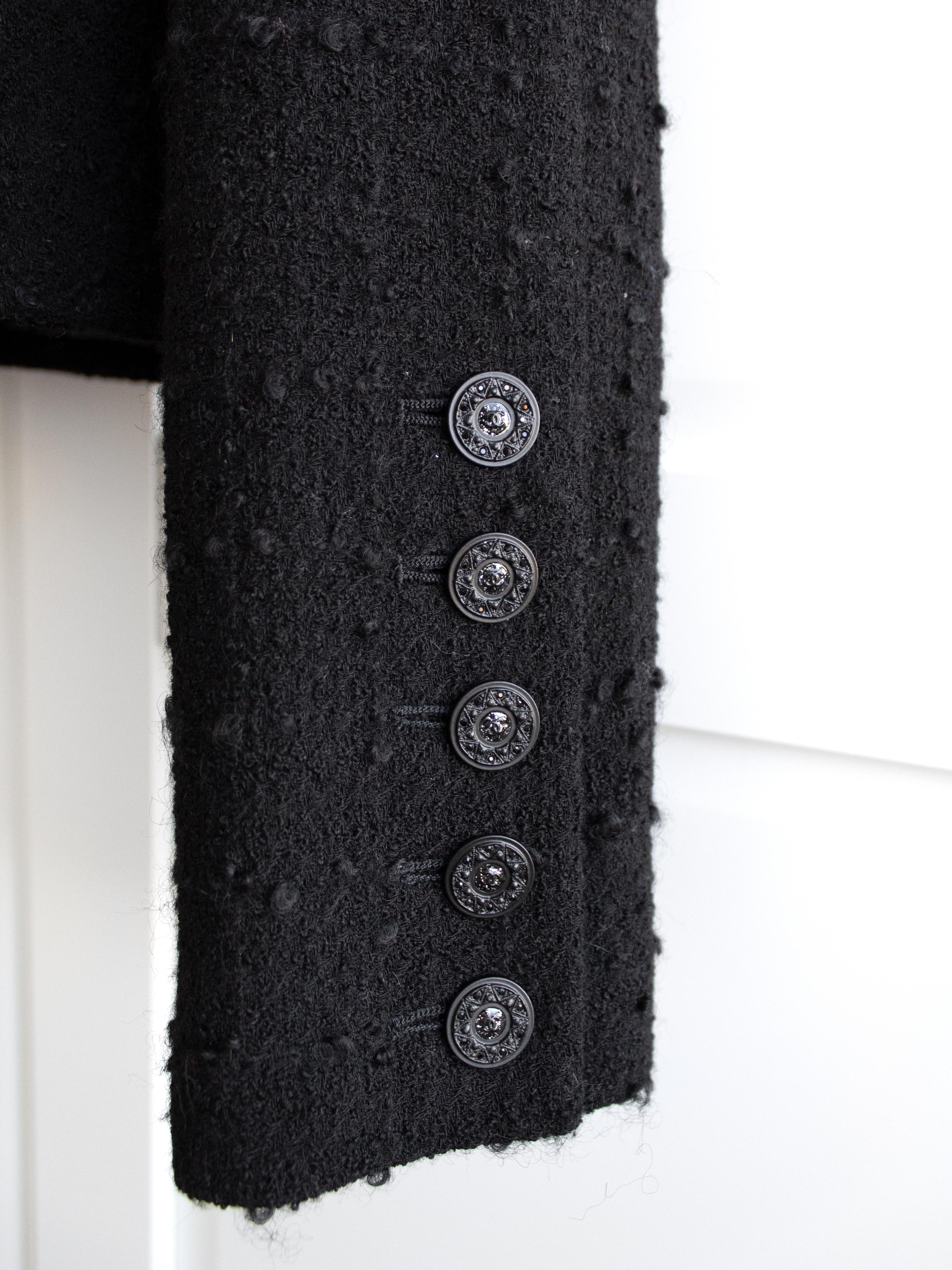 Chanel automne/hiver 2009 - Tailleur jupe Claudine en tweed noir et blanc avec col 09A 4