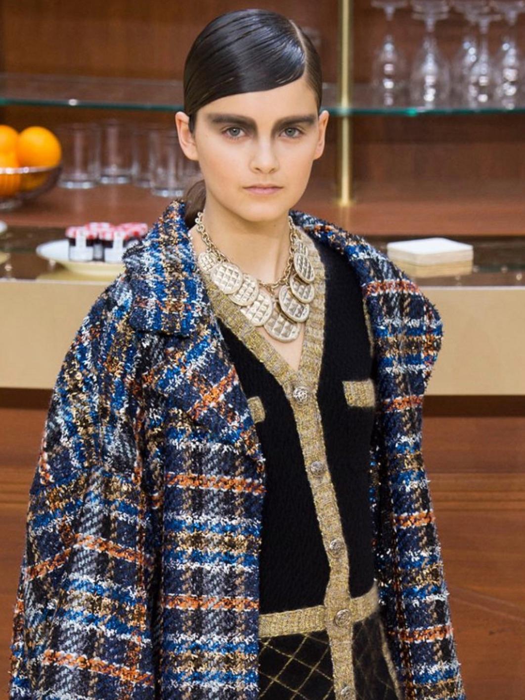 Chanel’s 2015 Fall/Winter collection featured a highly covetable, black and gold silk-cashmere blend cardigan that immediately became one of the most sought-after pieces. Adorned with stunning gold and lucite camellia buttons, this V-neck, quilted