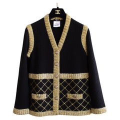 Chanel Herbst/Winter 2015 Brasserie Schwarz-Gold-Strickjacke aus gestepptem Kaschmir 15K