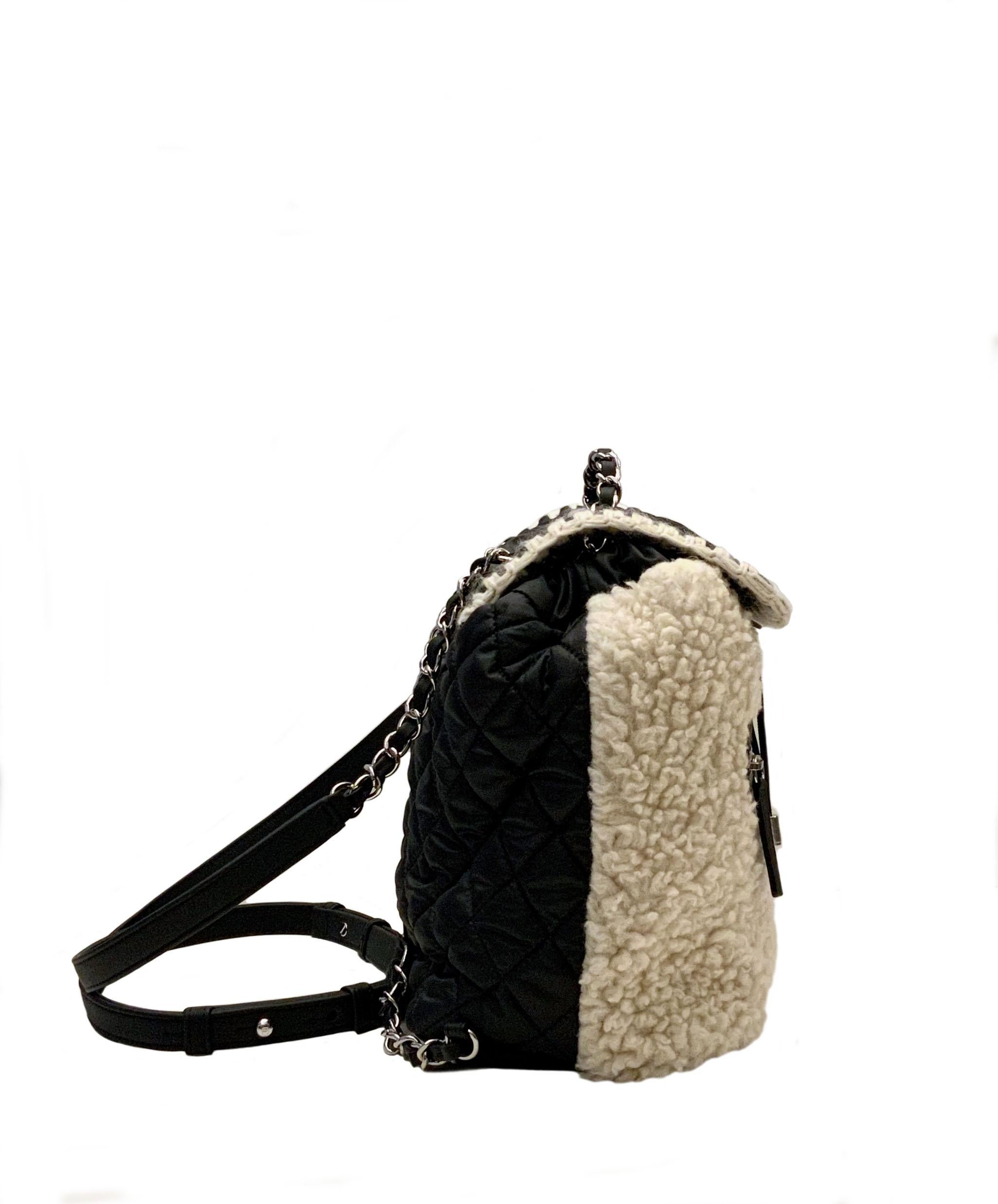 Chanel Fall Winter 2018 Wool Coco Neige Backpack  In Excellent Condition In Geneva, CH